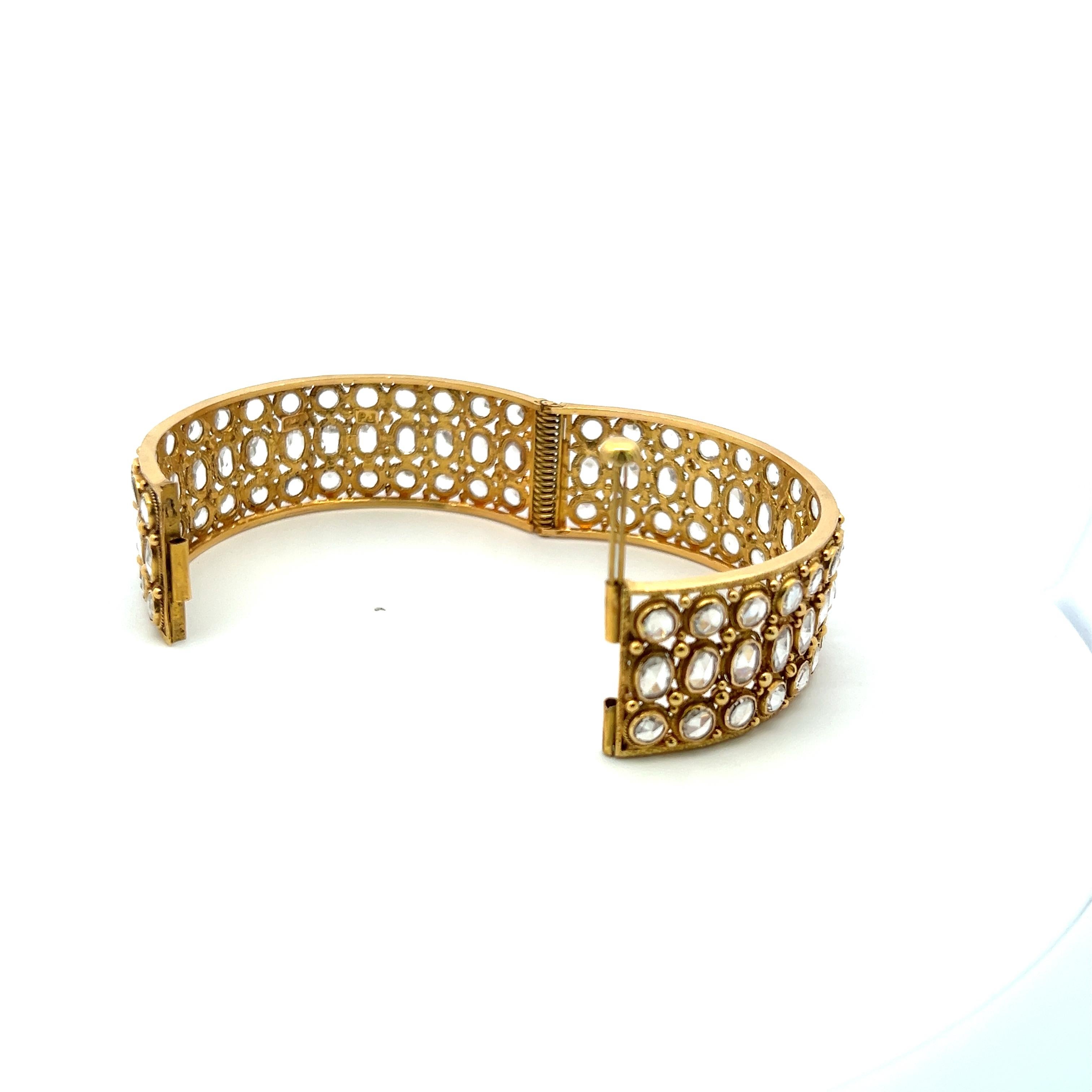 25.00 Carat Rose Cut J SI1 Diamond 18 Karat Yellow Gold Bangle Bracelet For Sale 1
