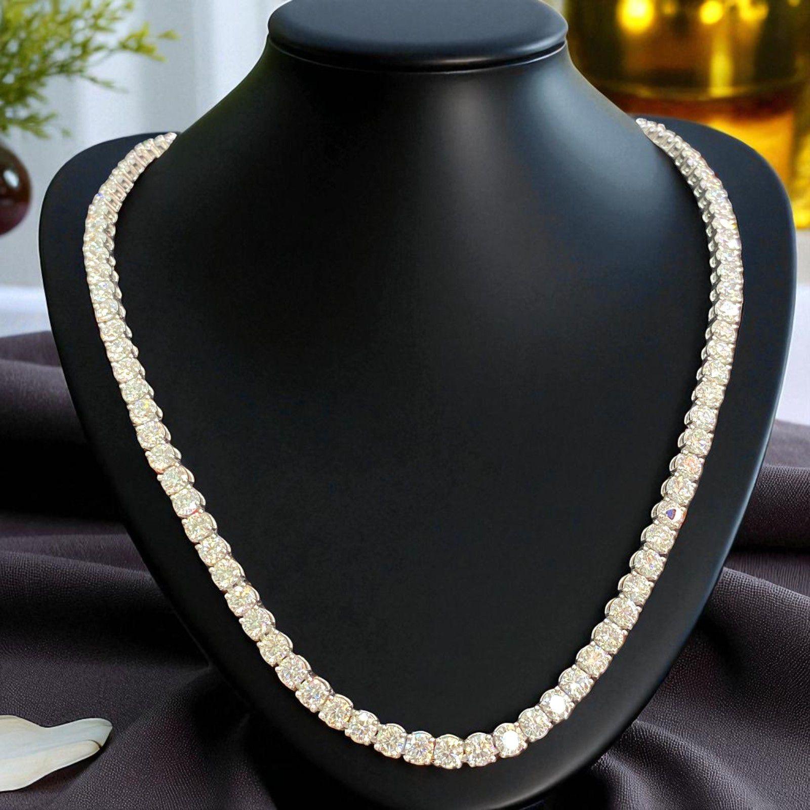 Eine exquisite Diamanten-Tennis-Halskette in zeitgenössischem Design, so elegant und raffiniert.
Schmücken Sie sich und verleihen Sie Ihrem Look einen Hauch von Raffinesse und Charme.
Magnificent Tennis Halskette kommen in 14k Gold mit glänzenden