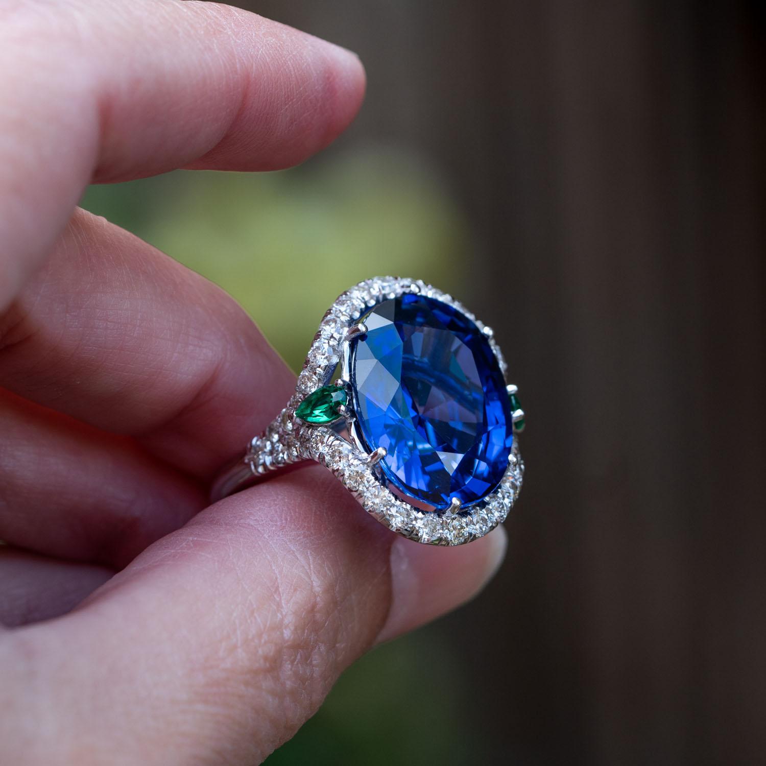 Art Deco 25.00 Ct Oval Sapphire Ring, 0.30 Natural Emeralds, 1.10 Carat Natural Diamonds For Sale