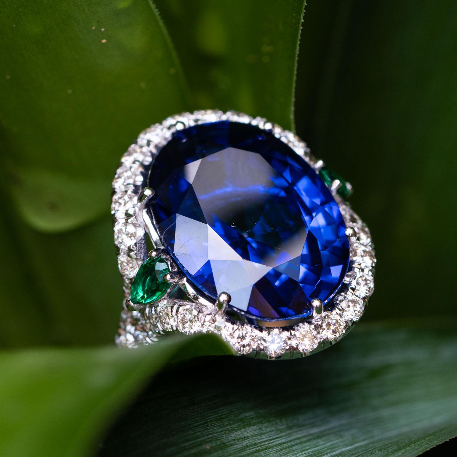 Oval Cut 25.00 Ct Oval Sapphire Ring, 0.30 Natural Emeralds, 1.10 Carat Natural Diamonds For Sale