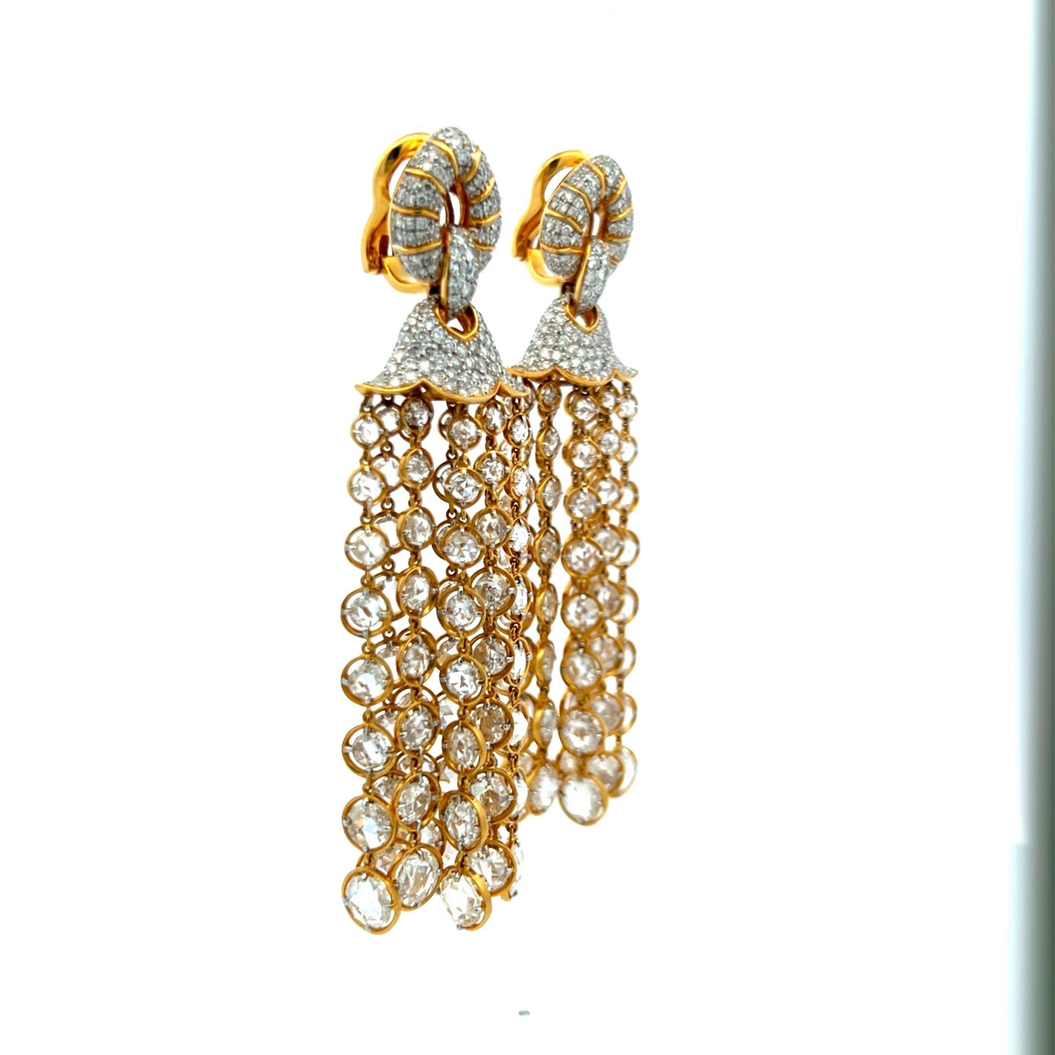 Boucles d'oreilles chandelier en or jaune 18 carats de 25,00 ct E-VS1, taille rose et diamant rond Bon état - En vente à New York, NY