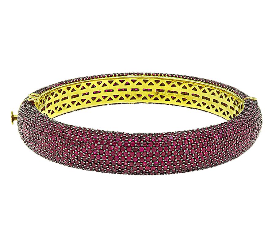 Round Cut 25.00ct Ruby Gold Bangle For Sale