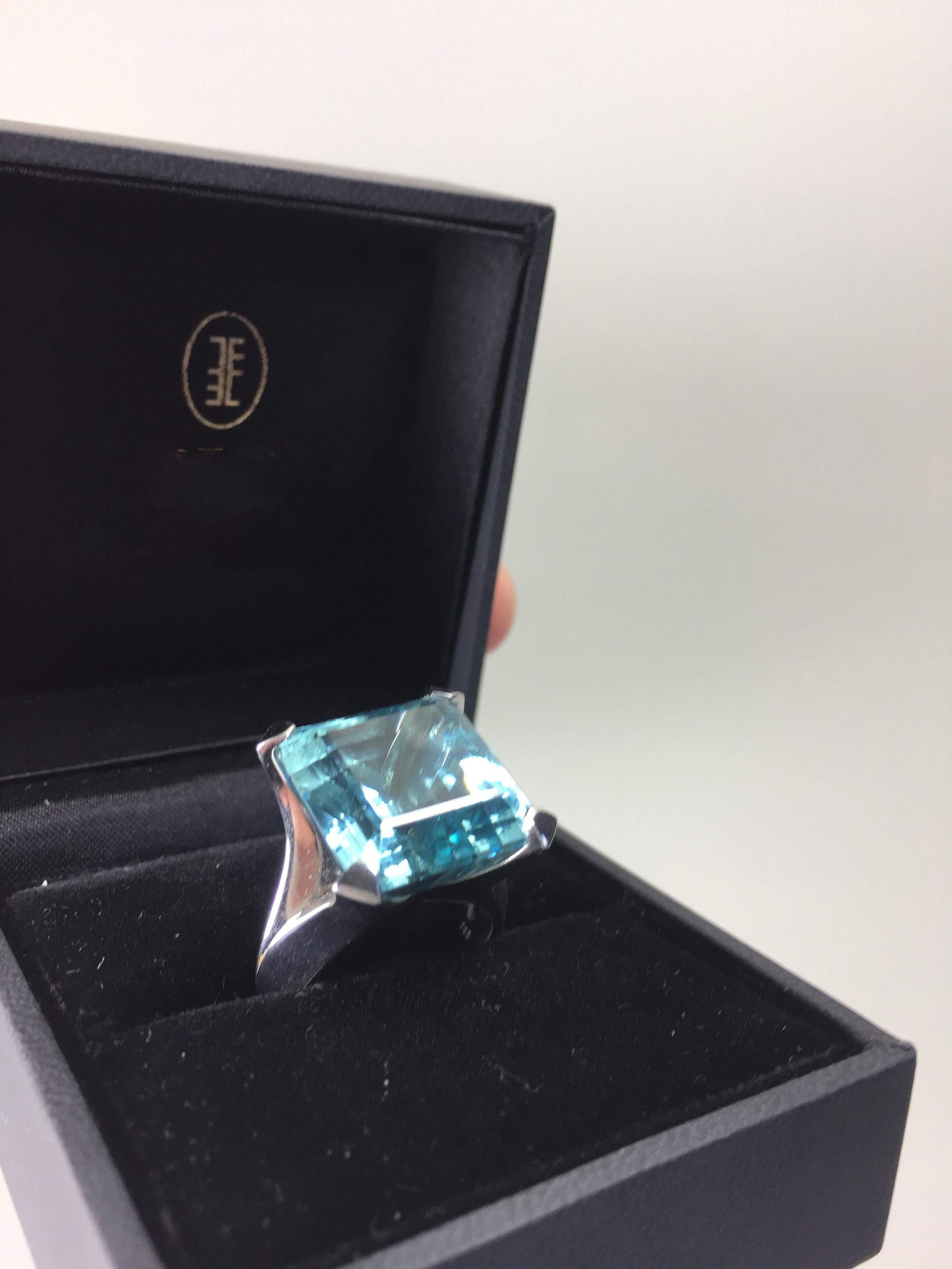 25.02 Carat Natural Aquamarine Solitaire White Gold Cocktail Ring In New Condition For Sale In Munich, DE