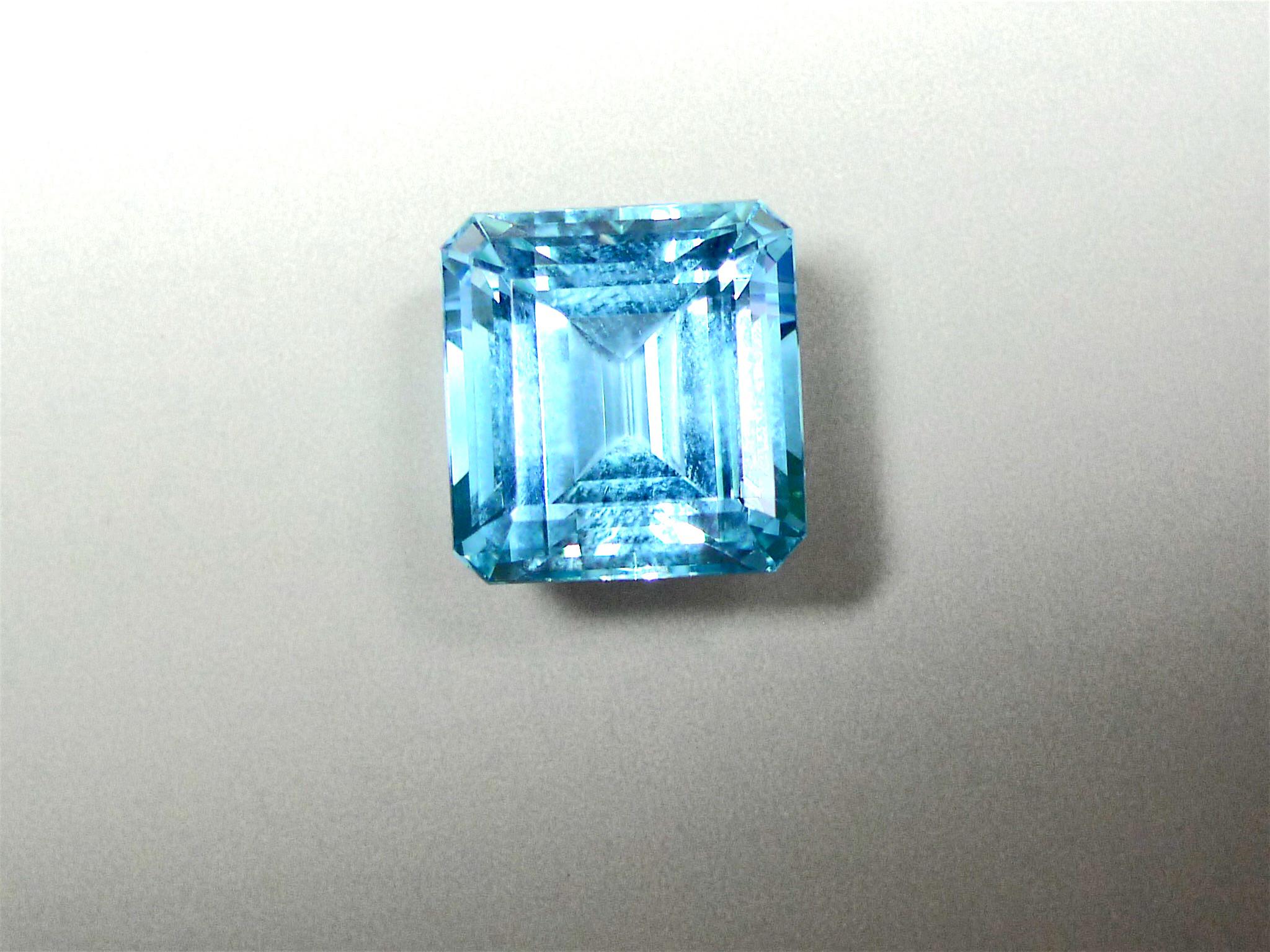 25.02 Carat Natural Aquamarine Solitaire White Gold Cocktail Ring For Sale 1