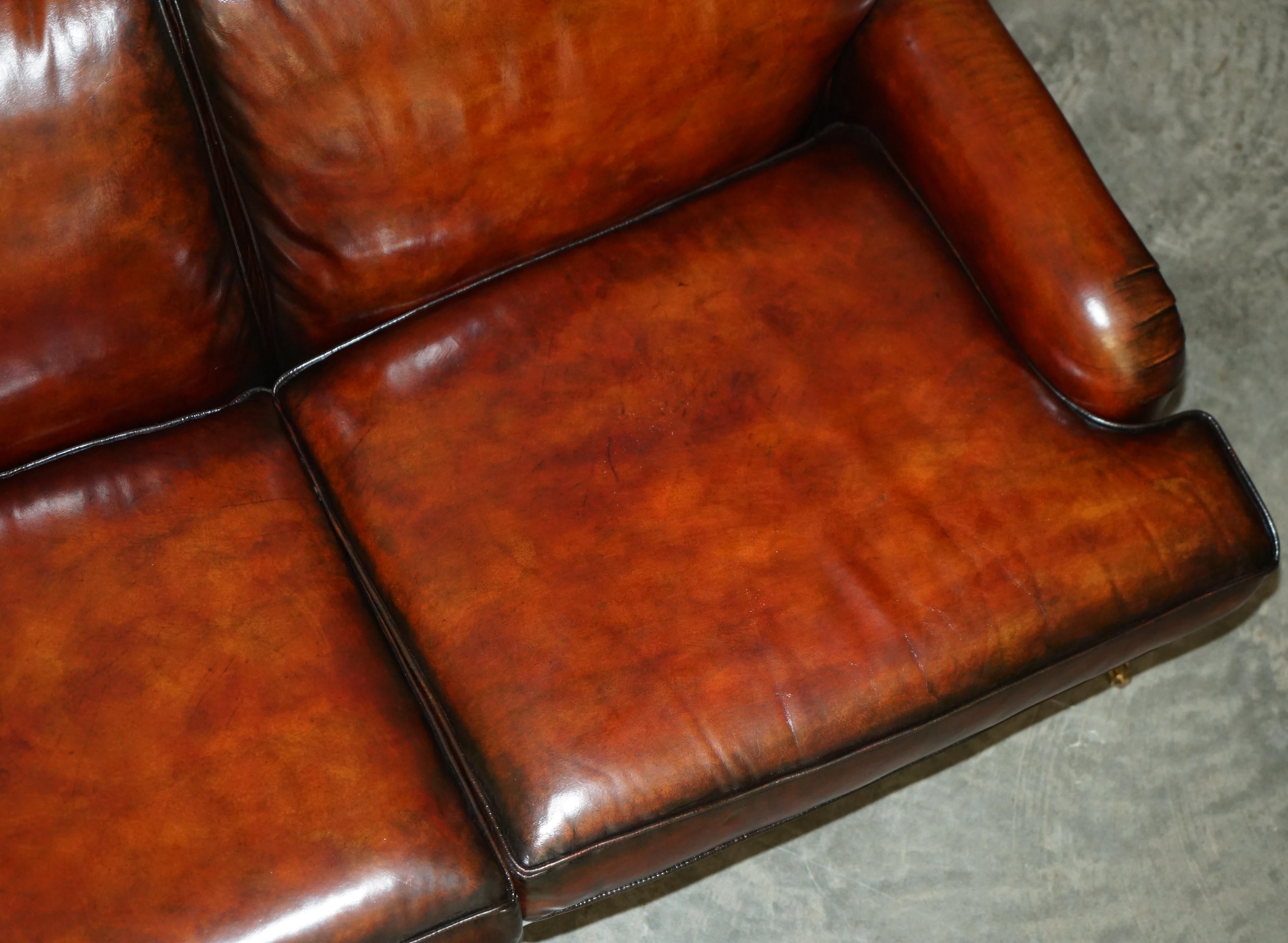 250CM DE LARGEUR SOFA EN CUIR BRUN HOWARD & SON STYLE PART OF SUiTE entièrement restauré en vente 4