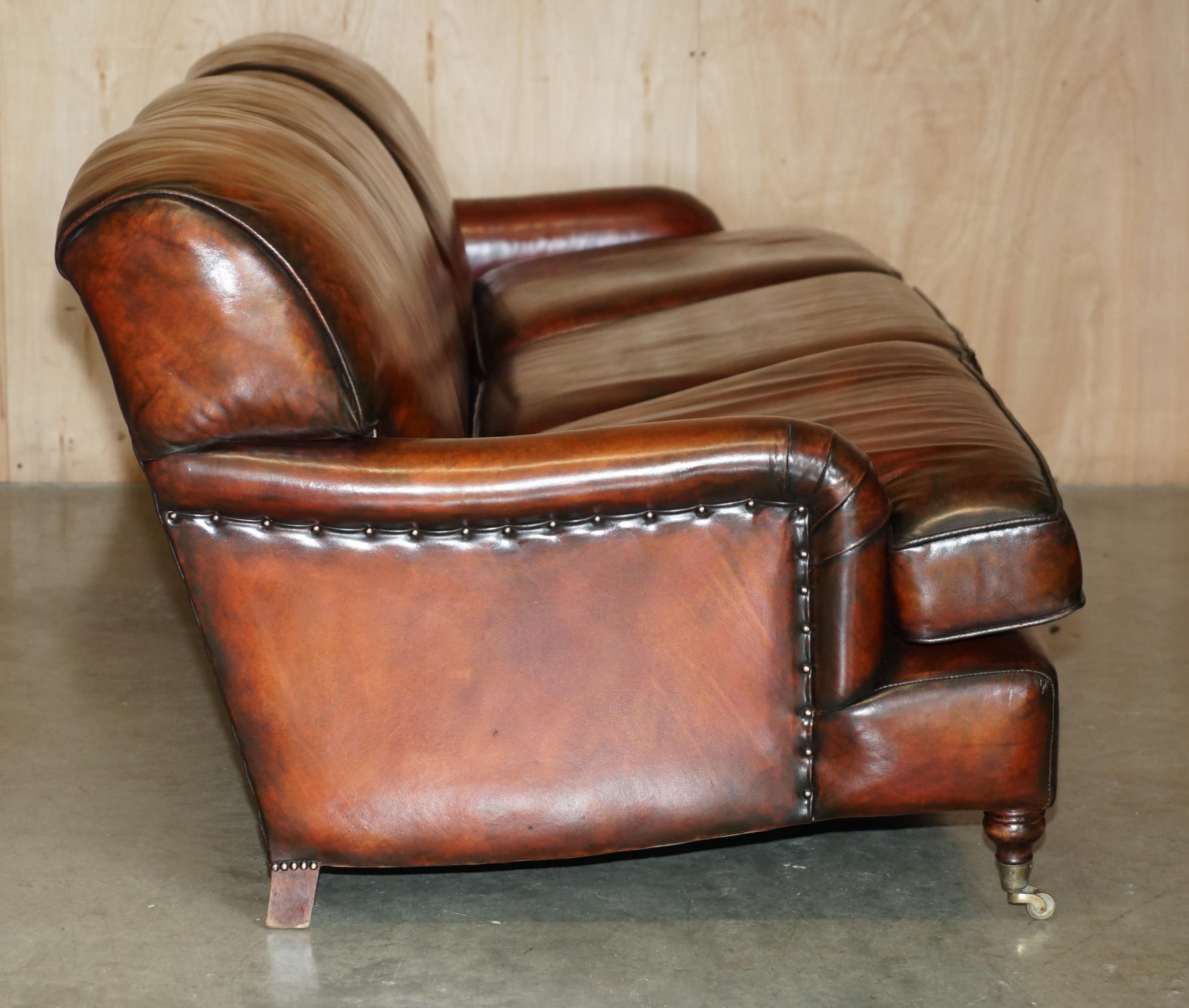 250CM DE LARGEUR SOFA EN CUIR BRUN HOWARD & SON STYLE PART OF SUiTE entièrement restauré en vente 5