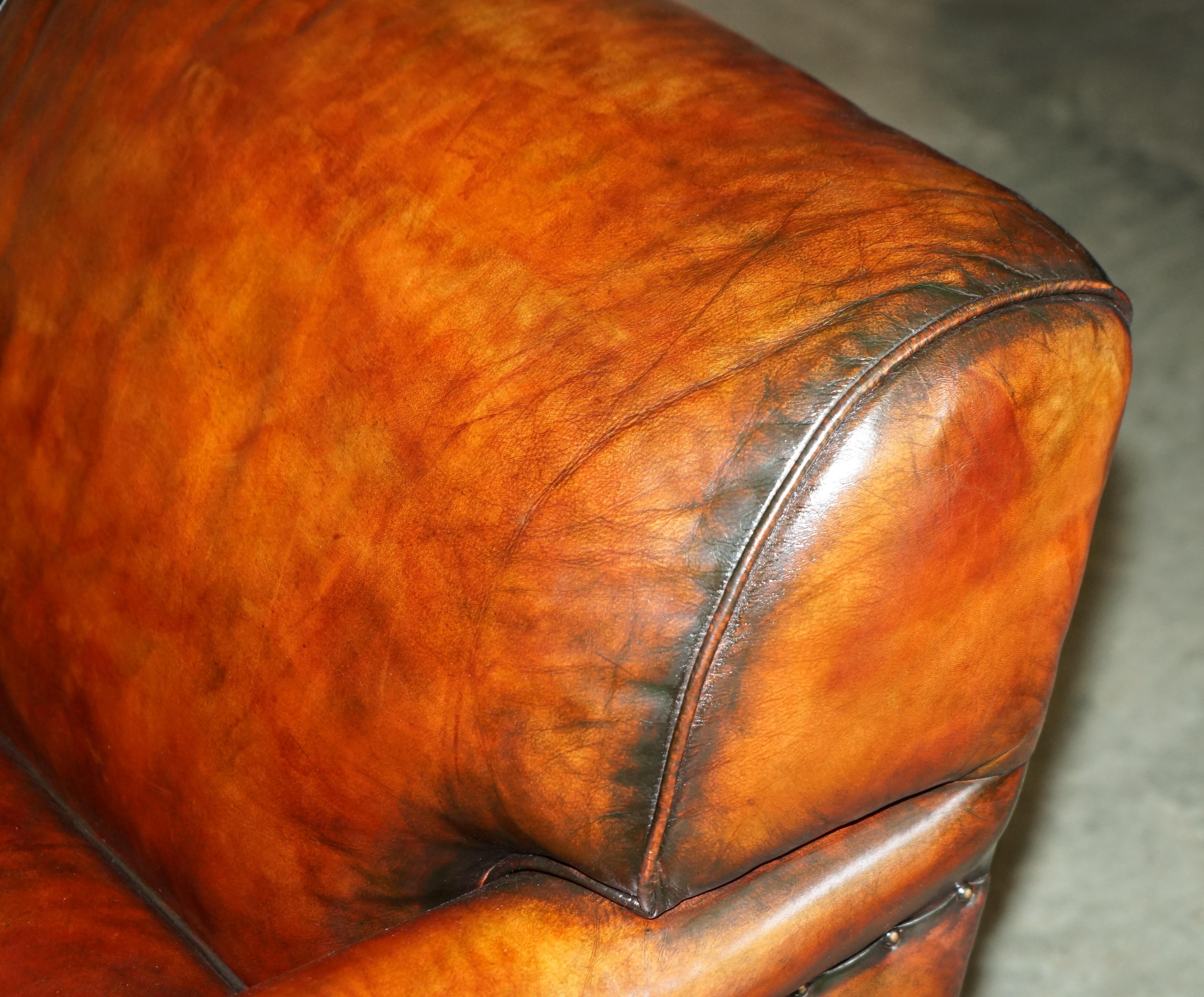 250CM DE LARGEUR SOFA EN CUIR BRUN HOWARD & SON STYLE PART OF SUiTE entièrement restauré en vente 9
