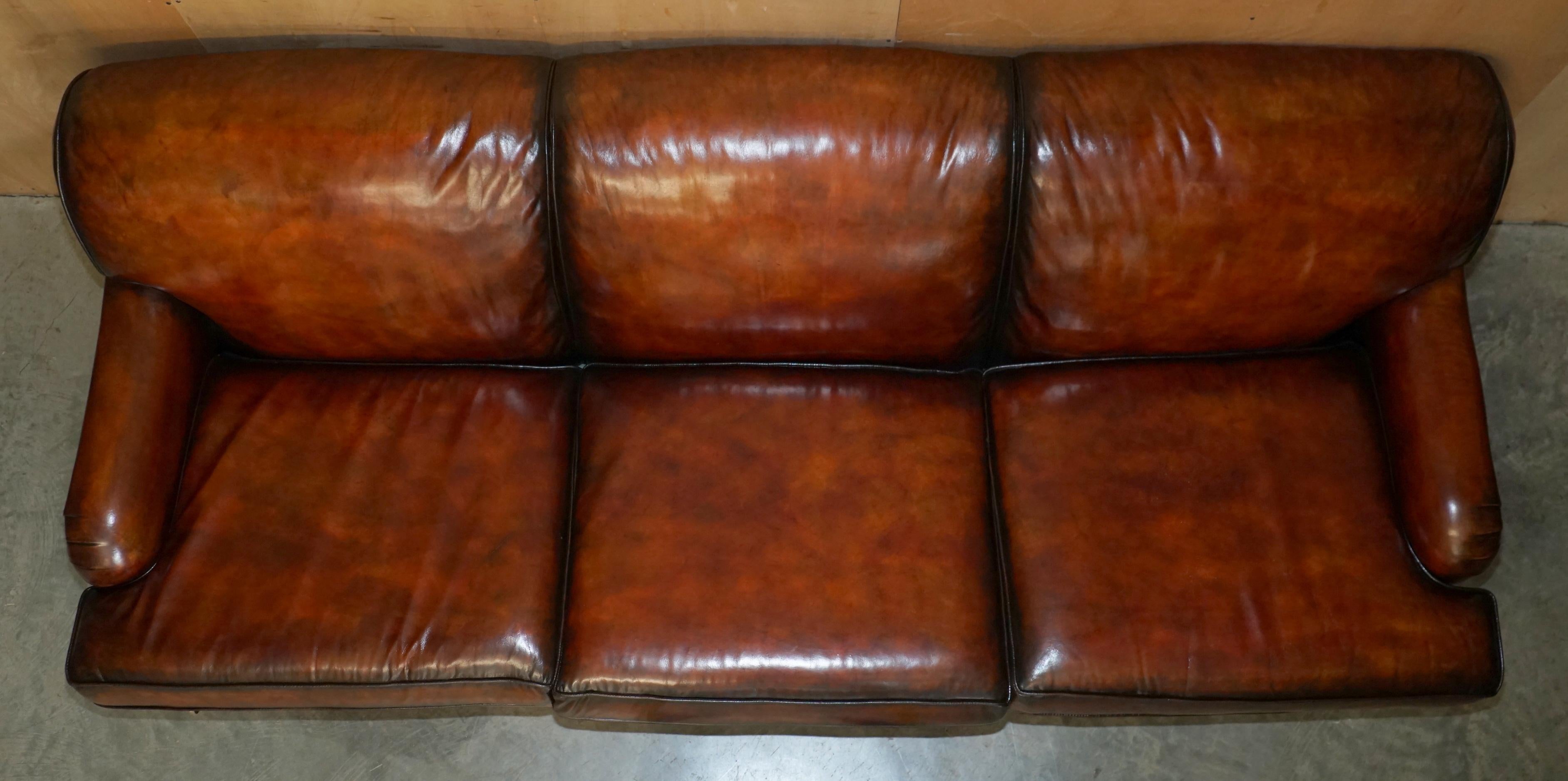 250CM DE LARGEUR SOFA EN CUIR BRUN HOWARD & SON STYLE PART OF SUiTE entièrement restauré en vente 1