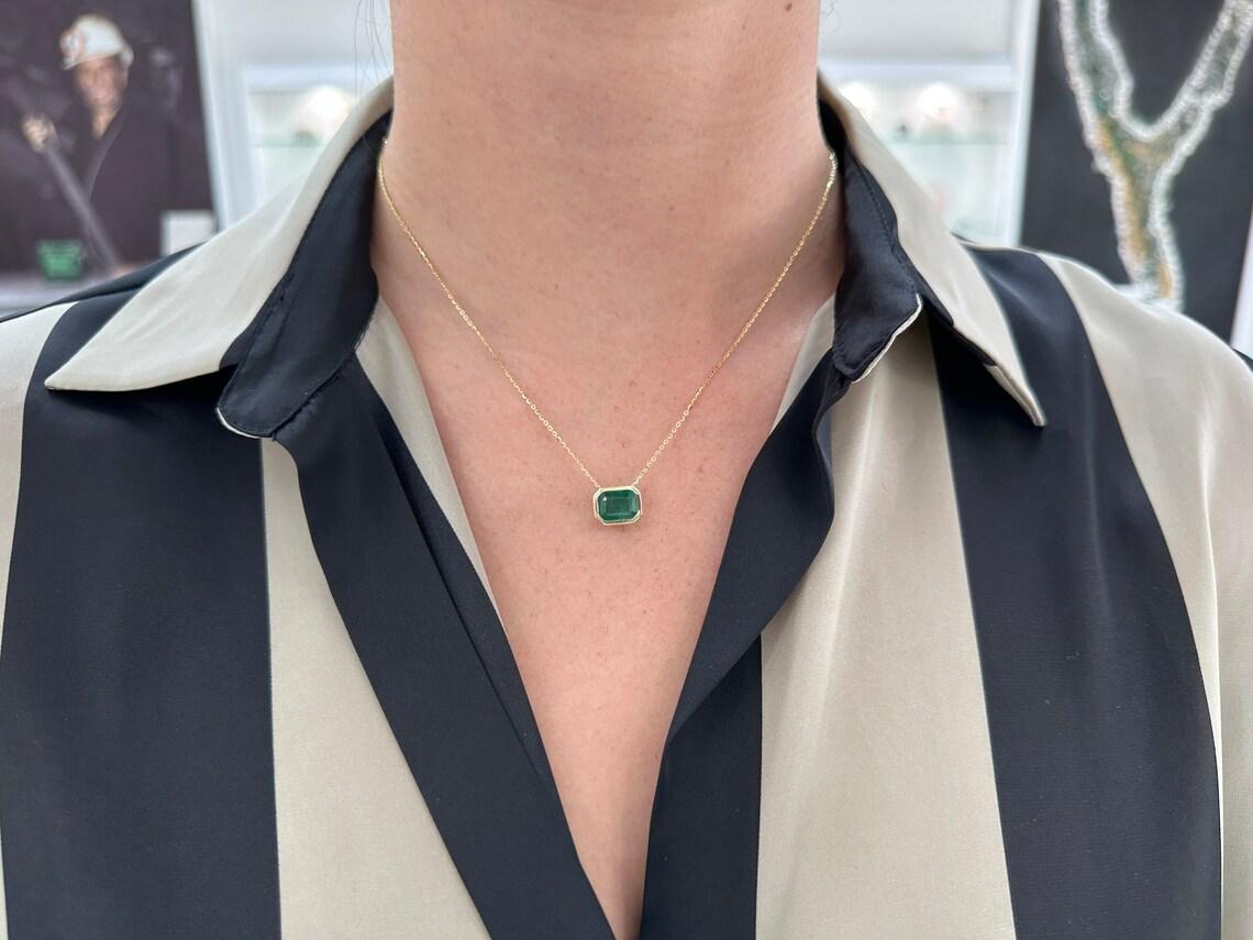 2.50ct 14K Emerald Cut Bezel Set Pendentif Dark Green Emerald Multifunctional Neuf - En vente à Jupiter, FL