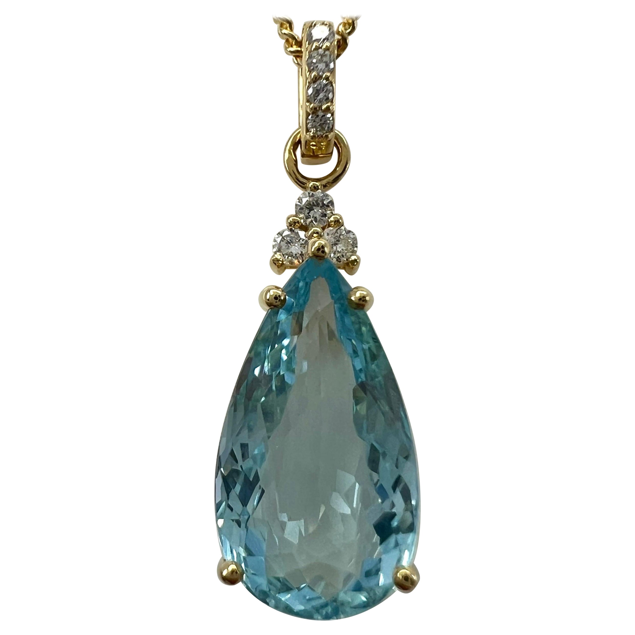 Halskette mit Anhänger aus 18 Karat Gelbgold mit 2,50 Karat blauem Aquamarin und Diamant im Birnenschliff