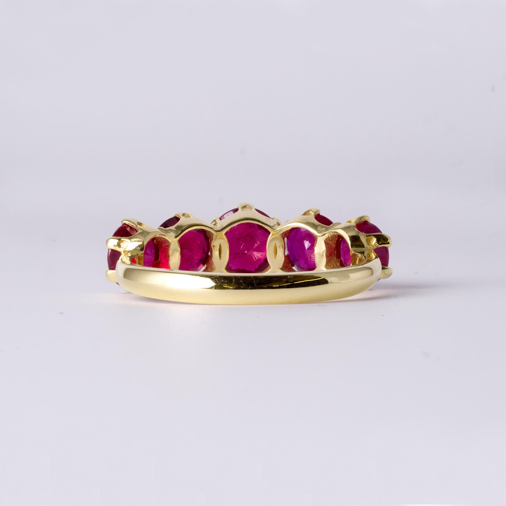 da uomo o donna Anello con 5 pietre di rubino di Birmania da 2,50 ct.  Vintage By in oro 18 carati con gemme rosse in vendita