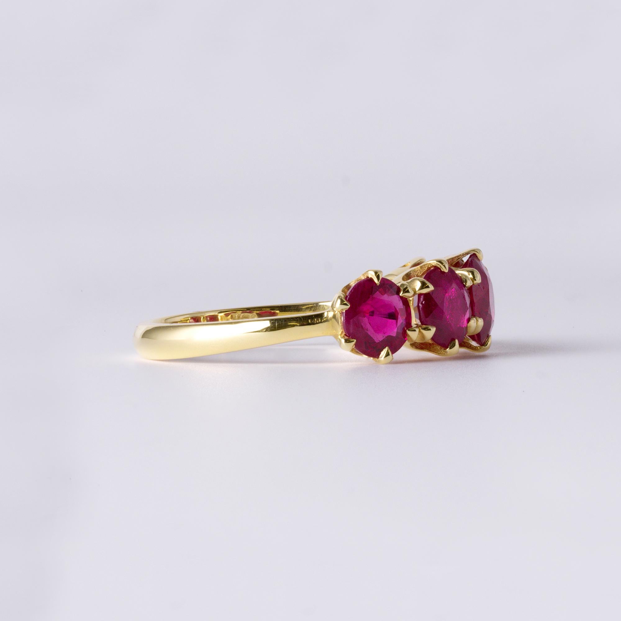 Anello con 5 pietre di rubino di Birmania da 2,50 ct.  Vintage By in oro 18 carati con gemme rosse in vendita 1