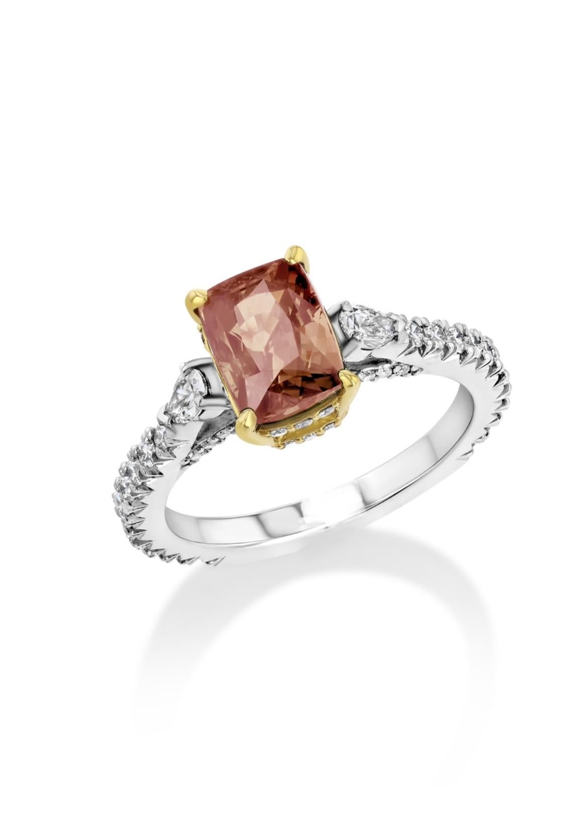 Modern 2.50ct cushion-cut Alexandrite ring in platinum and 18K yellow gold.  For Sale