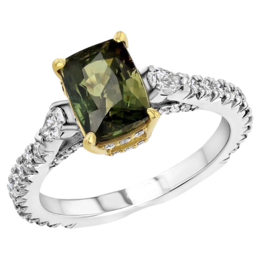 2.50ct cushion-cut Alexandrite ring in platinum and 18K yellow gold. 