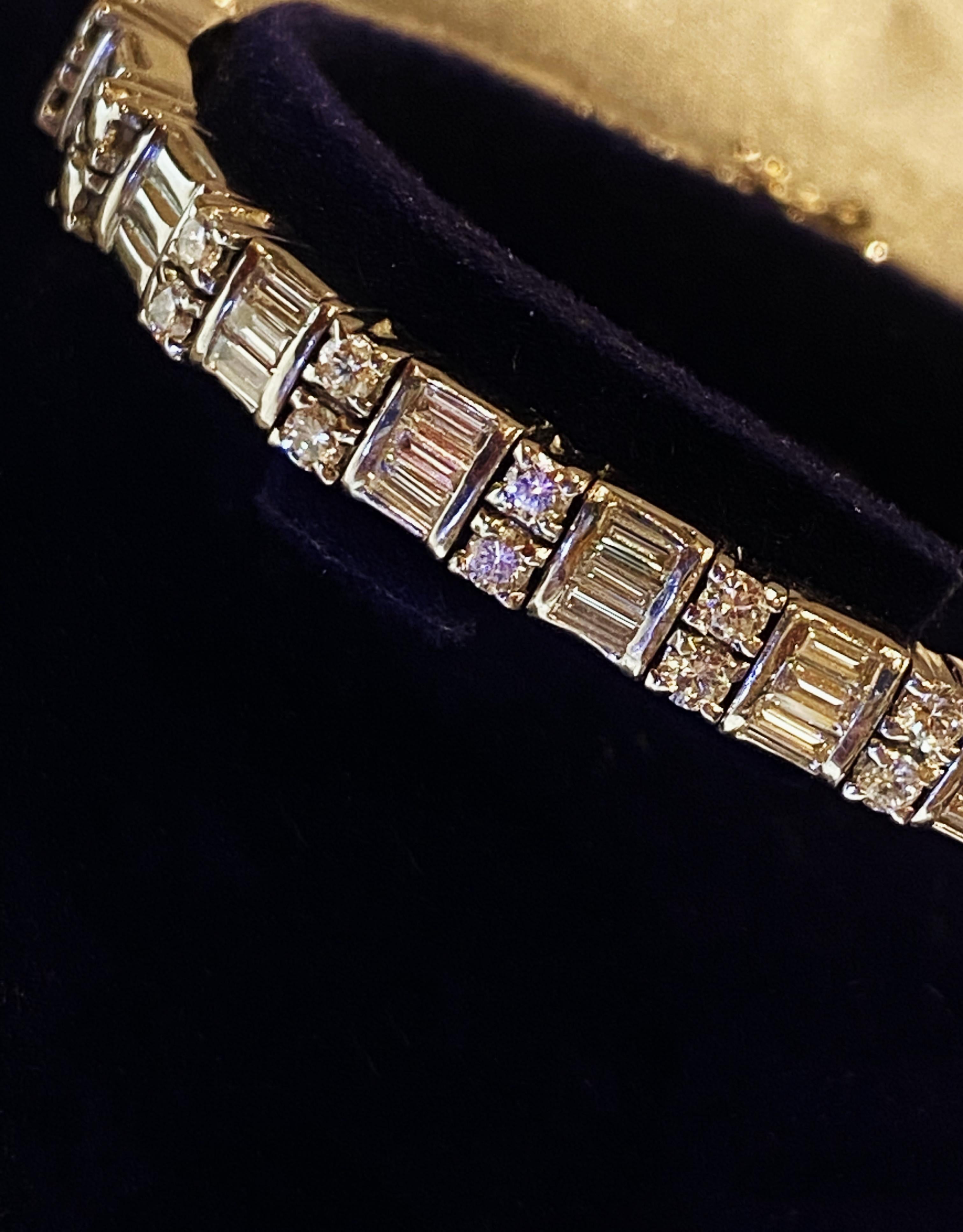 Bracelet jonc cubiste demi-éternel « en tremblant » en or 18 carats avec 2,50 carats de diamants (x 50) en vente 1