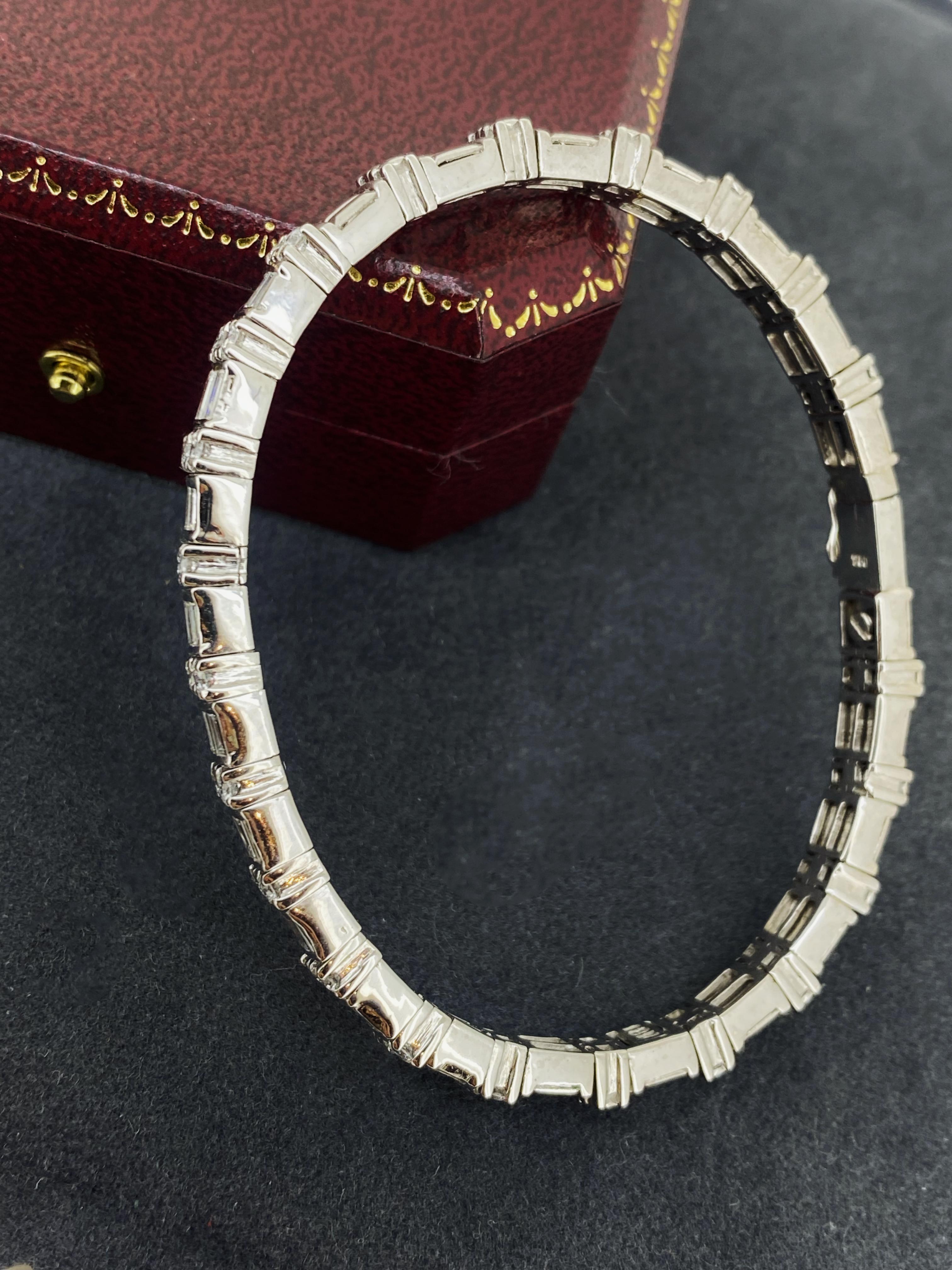 Bracelet jonc cubiste demi-éternel « en tremblant » en or 18 carats avec 2,50 carats de diamants (x 50) en vente 2