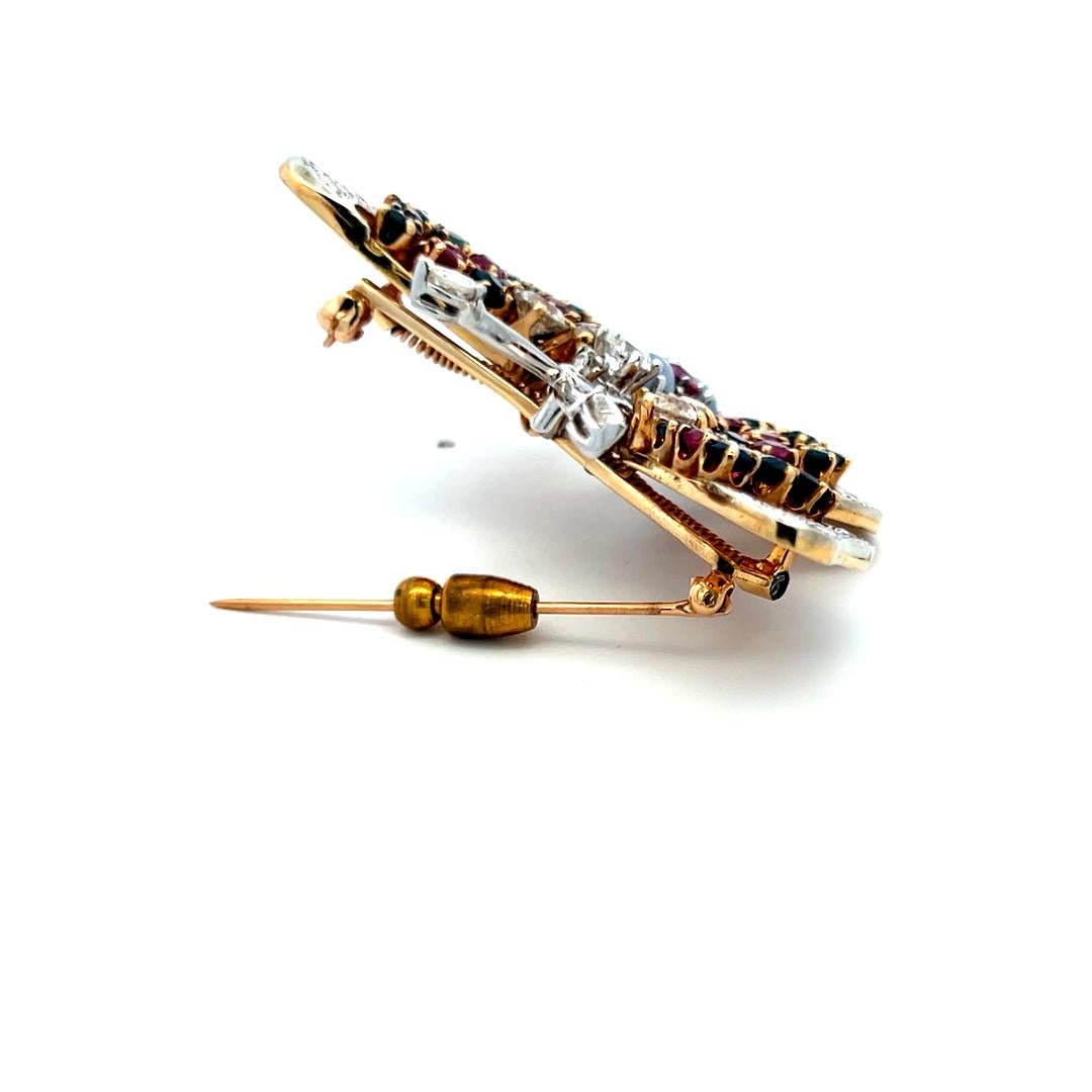 2,50ct Diamant, 2,40ct Saphir & 1,30ct Rubin Zweifarbige 14K Gold Pin Brosche im Angebot 5