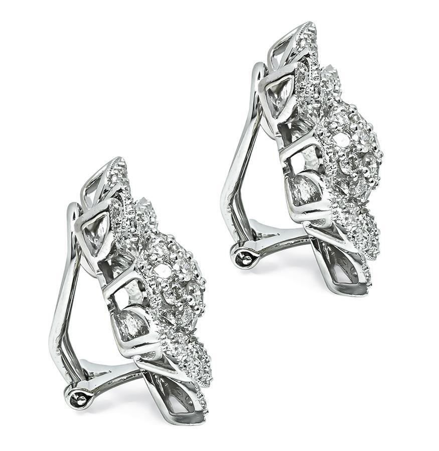 Taglio rotondo 2.50ct Diamond Gold Flower Earrings in vendita