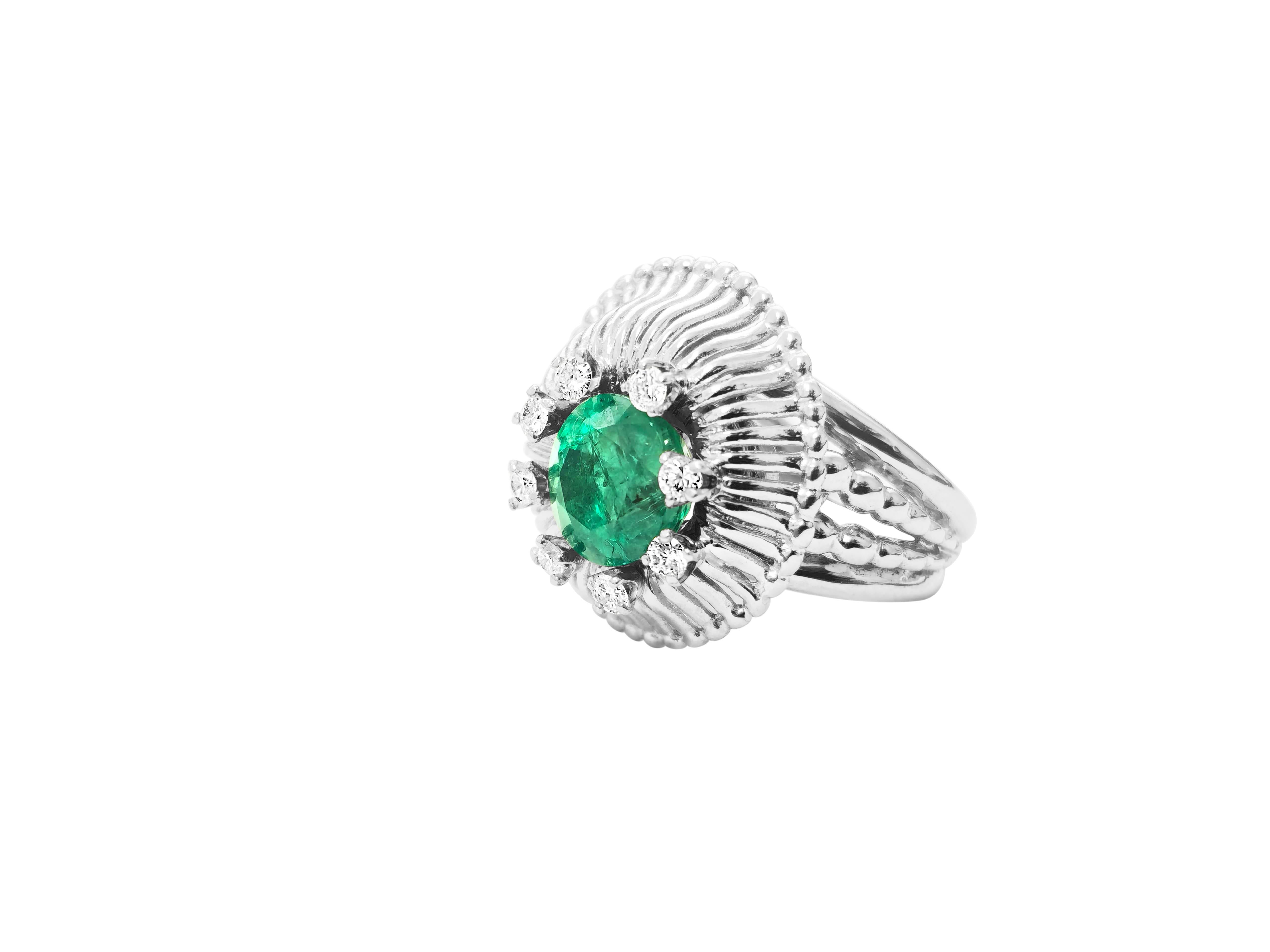 Adorn yourself with this 14k white gold ring featuring a stunning 2.50ct emerald and 0.50ct diamond, showcasing VS clarity and G color. Weighing 11.6 grams and sized for US 5, this ring exudes elegance and sophistication. Enjoy the option of ring