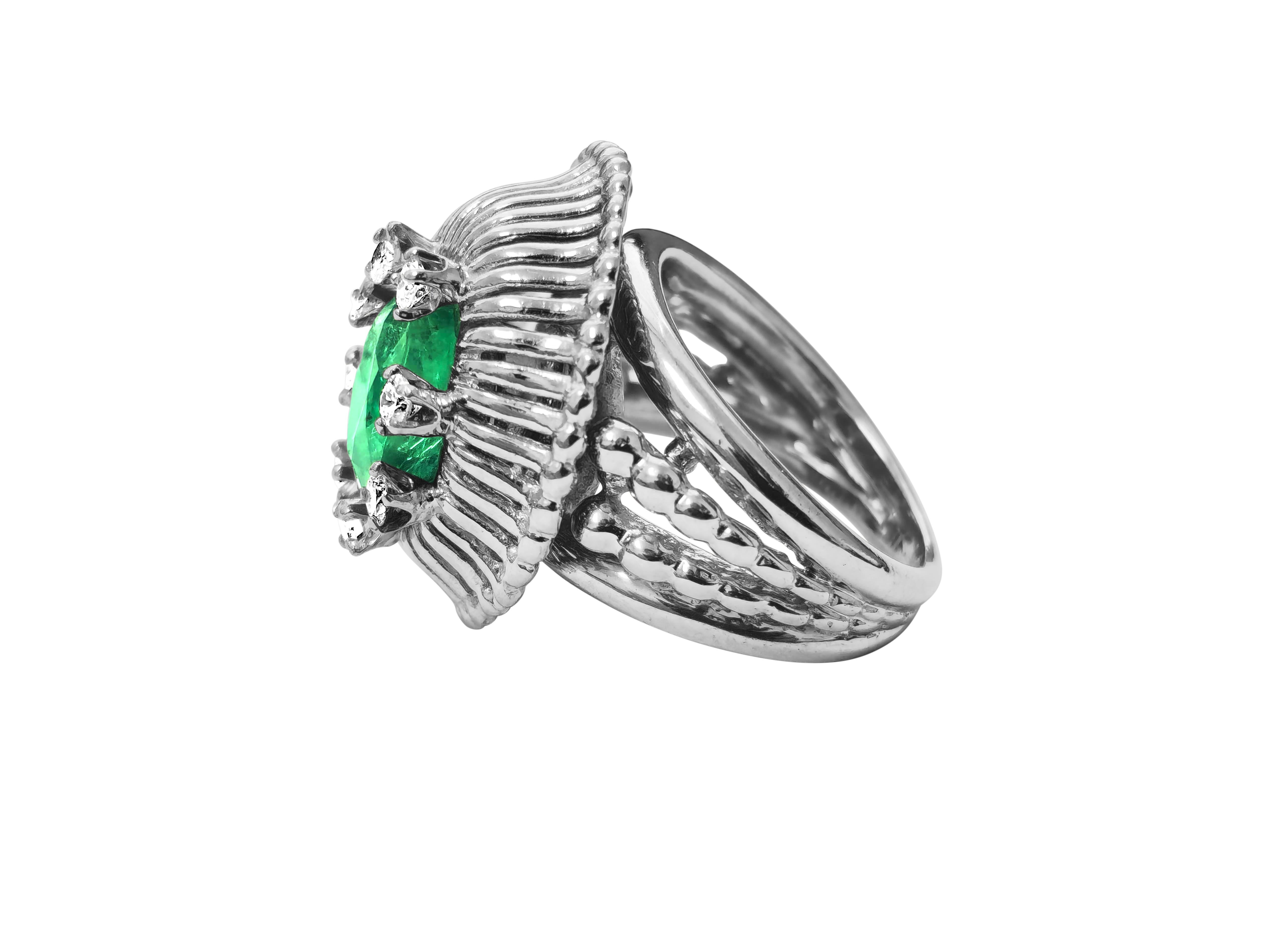2.50ct Emerald and Diamond Ring in 14k White Gold In Excellent Condition For Sale In Miami, FL