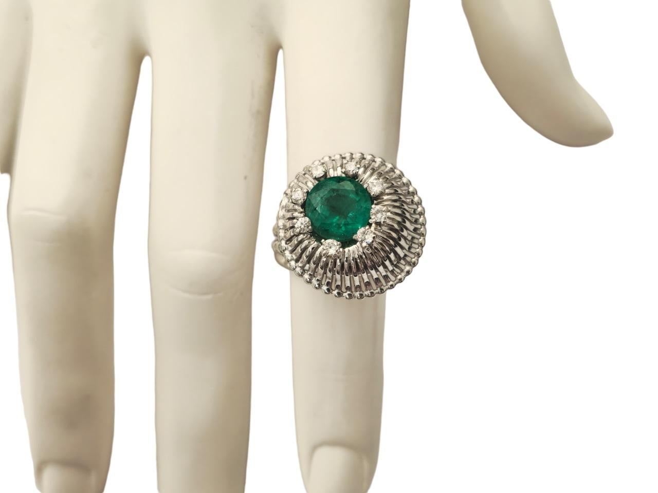 2.50ct Emerald and Diamond Ring in 14k White Gold For Sale 1