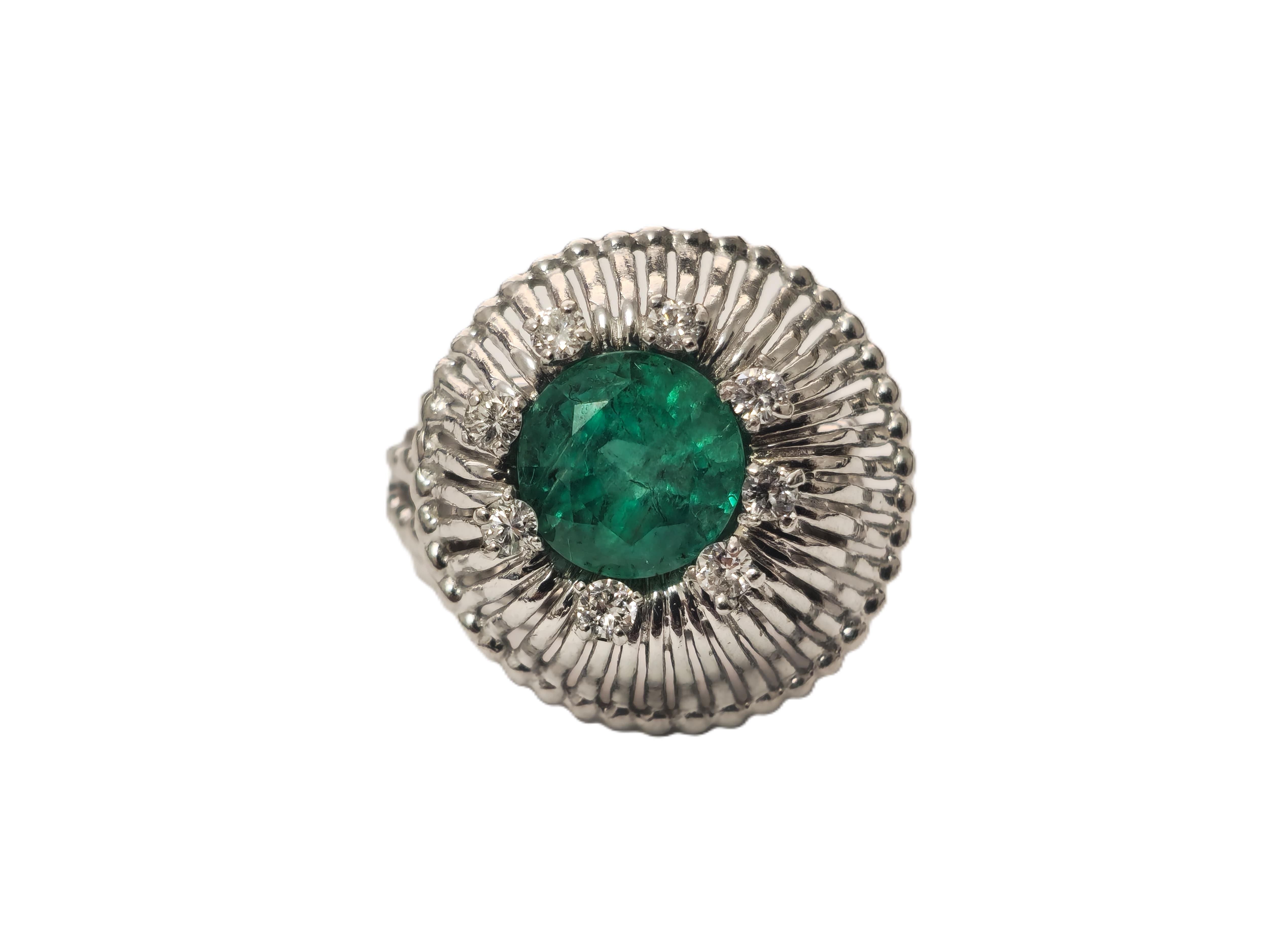 2.50ct Emerald and Diamond Ring in 14k White Gold For Sale 2