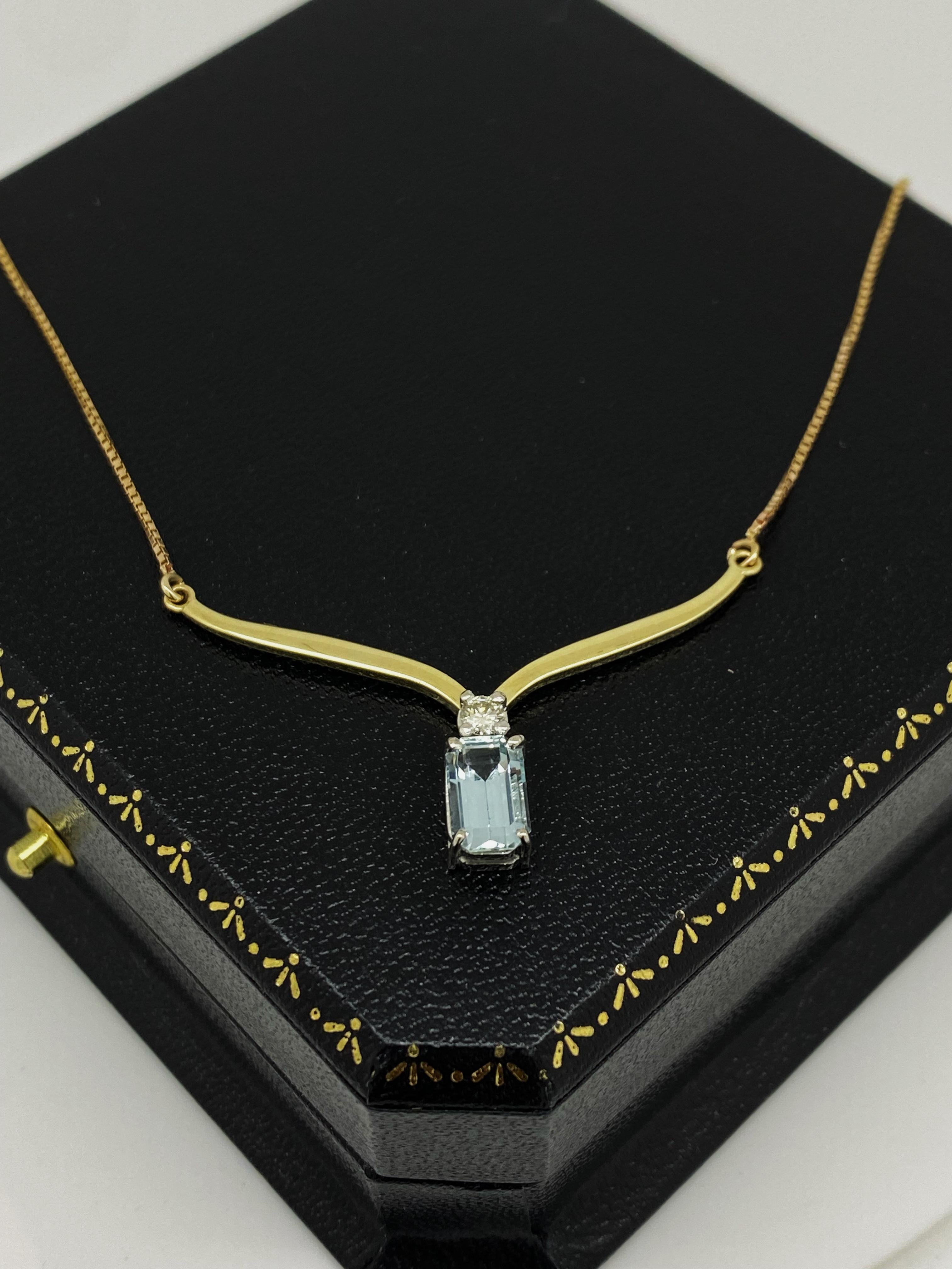 This piece of Italian vintage jewellery (circa 1980's)
is an epitome of understated elegance

Drop centrepiece features:
a Pendant set with a Natural Aquamarine
of desirable emerald cut,
of distinctive & striking sky-blue colour
(which looks even