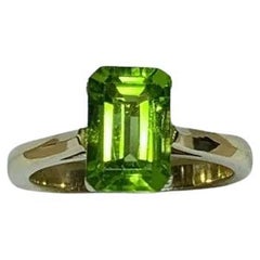 2.50ct Emerald green peridot engagement ring 18ct yellow gold.