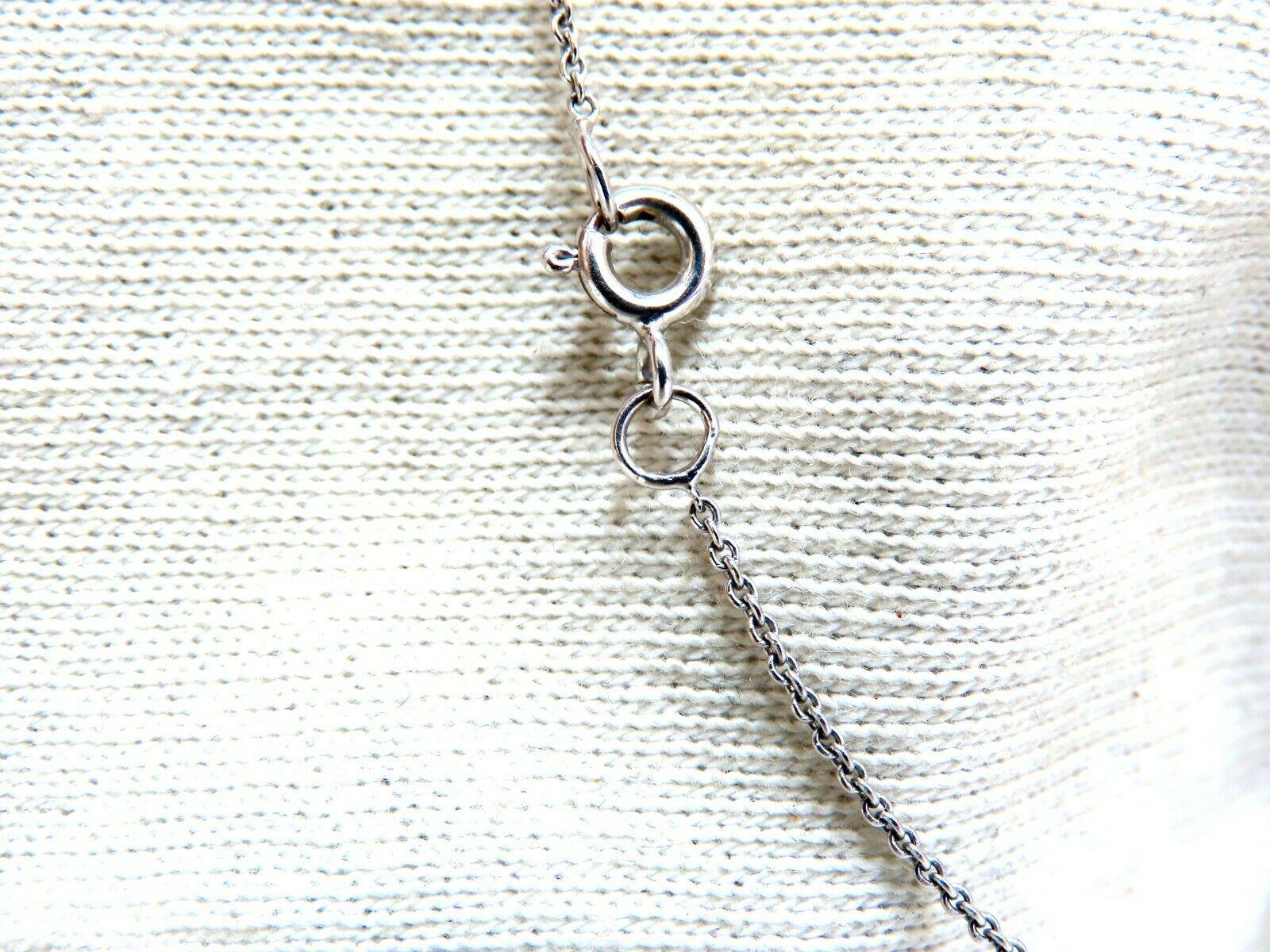 2,00ct. Ametista naturale

Tono uniforme viola, chiarezza pulita

Tagli a briolette.

Ogni ametista 5 x 3 mm

Trasparente.

Diamanti rotondi da .50ct,

Taglio pieno, brillante

Si1 chiarezza H.

Ciondolo Misura complessiva:

1,6 pollici X .60