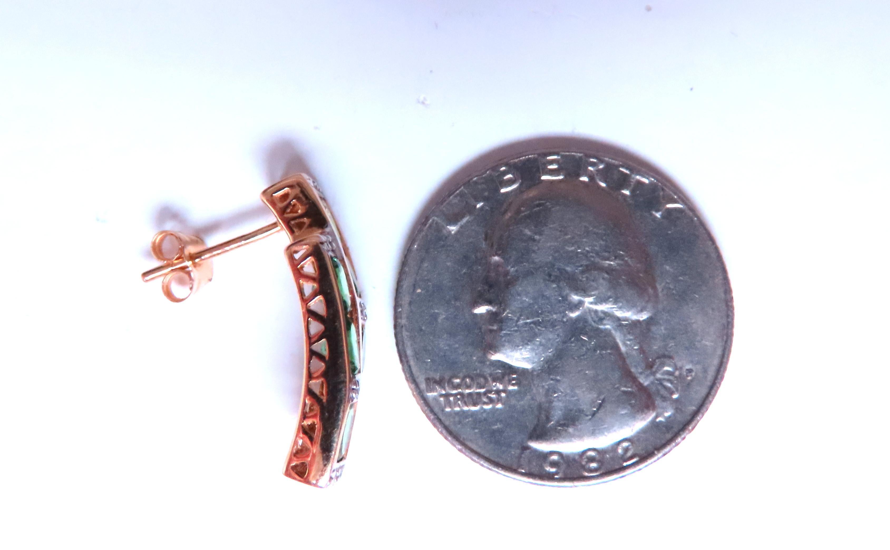 Boucles d'oreilles en Tsavorite ovale naturel de 2,50ct.
Diamants de 0,10 ct.
I-color Si-1 clarity.
Or 14kt.
5.2 grammes

21 x 8mm