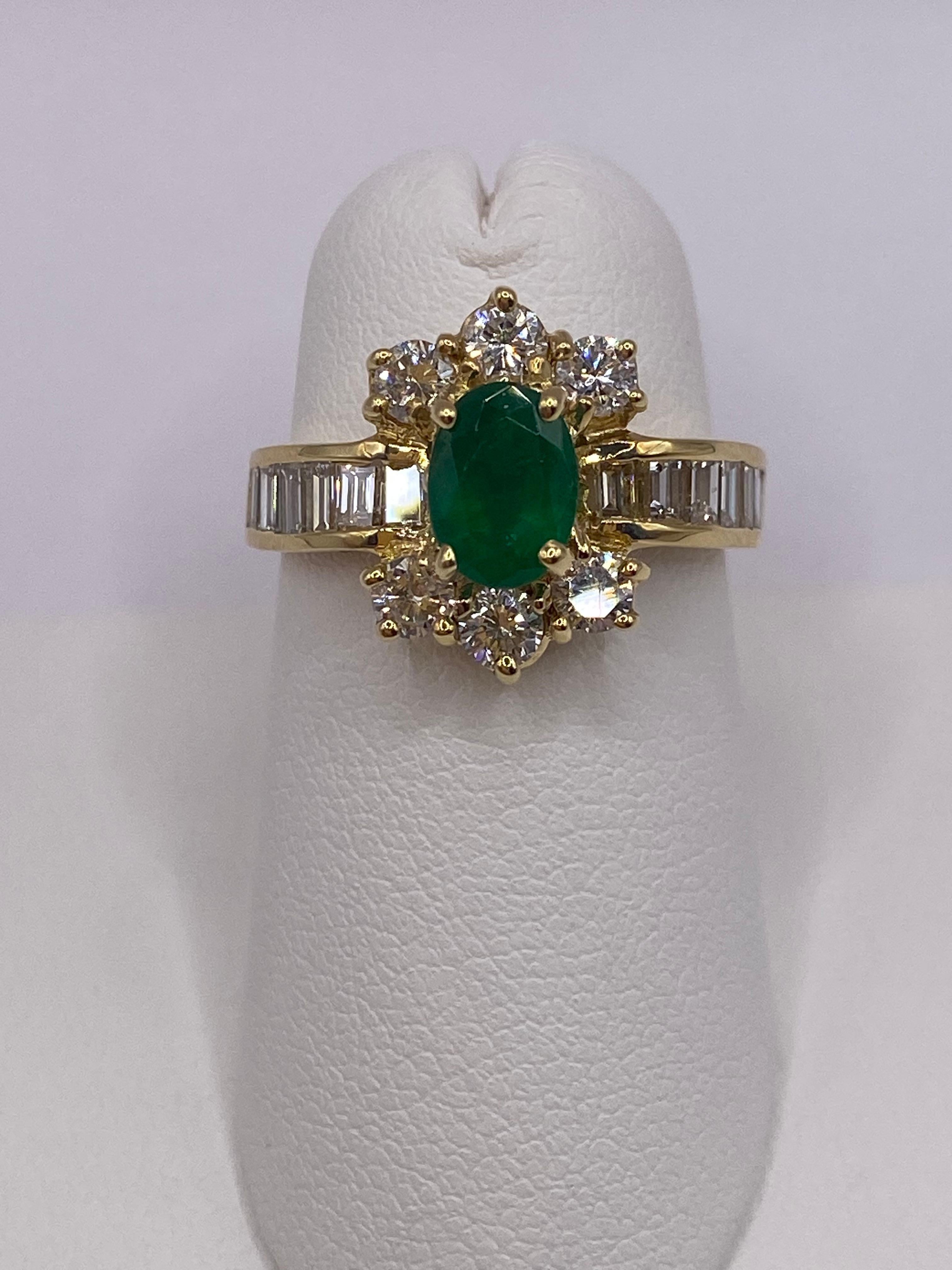 2.50ct Oval Emerald & Baguette Diamonds Ring in 18KT Yellow Gold In New Condition For Sale In New York, NY