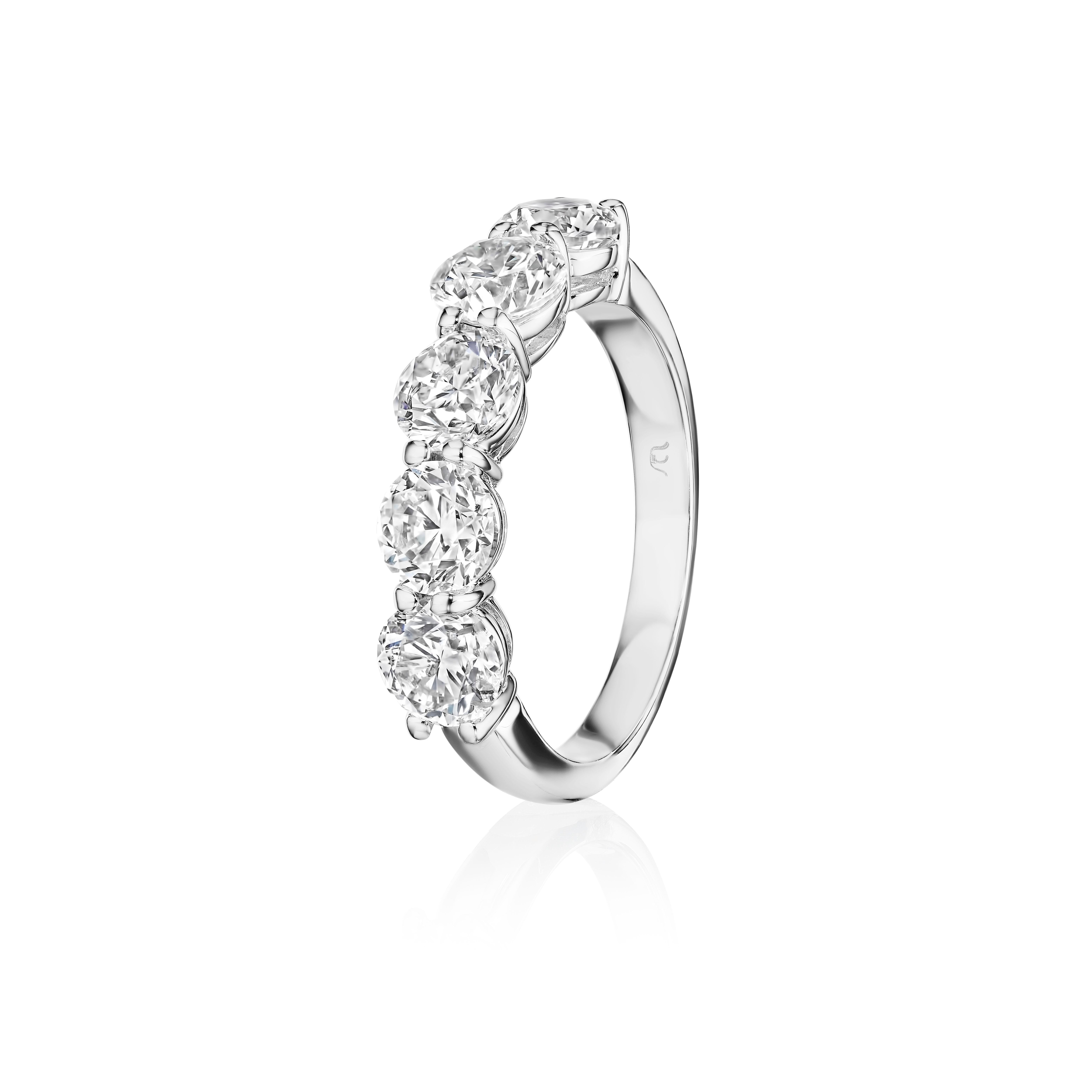 Modern 2.50ct Round Diamond Band in 18KT Gold For Sale