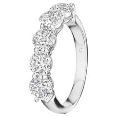 Anillo de diamantes redondos de 2,50 ct en oro de 18 quilates