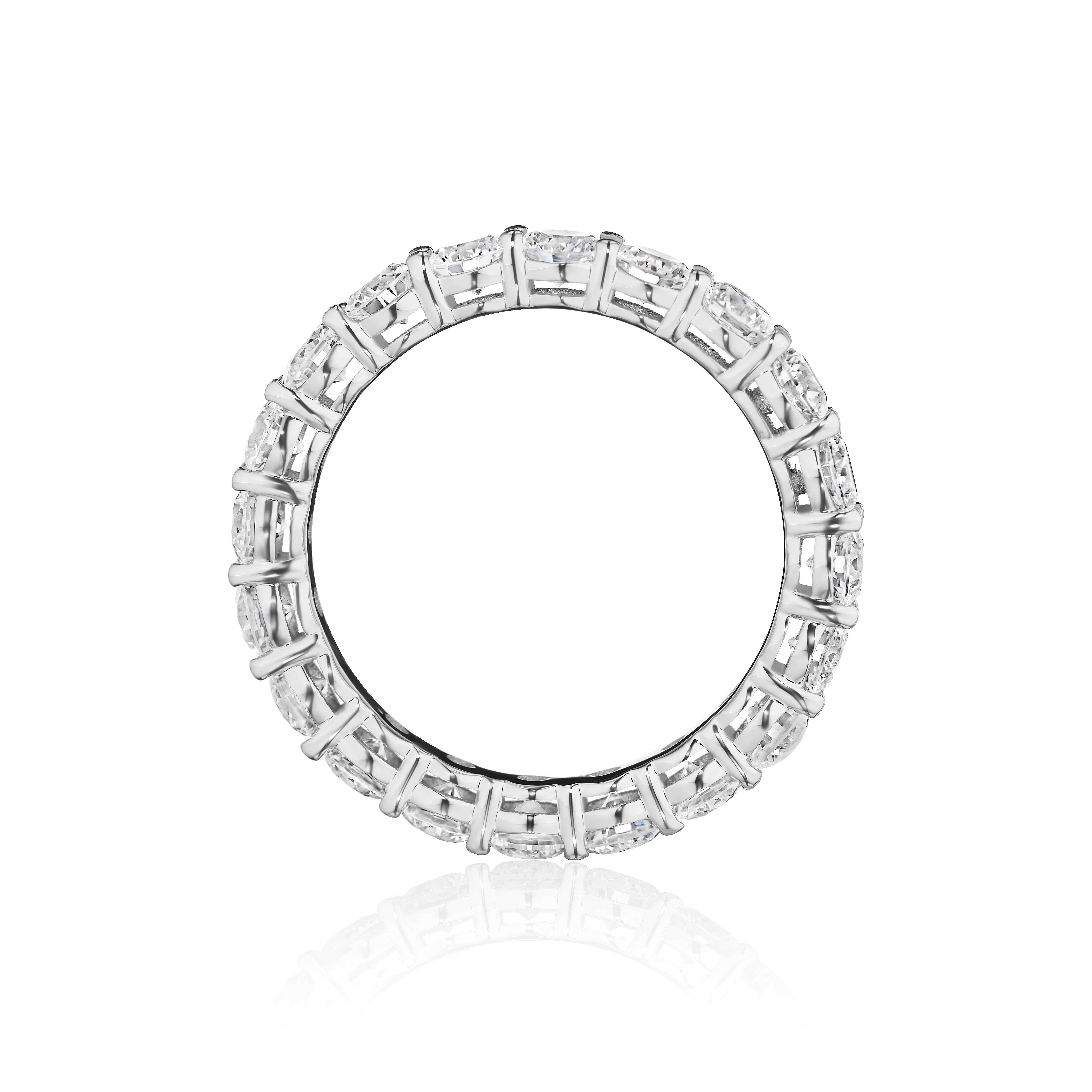 Round Cut 2.50ct Round Diamond Eternity Band For Sale