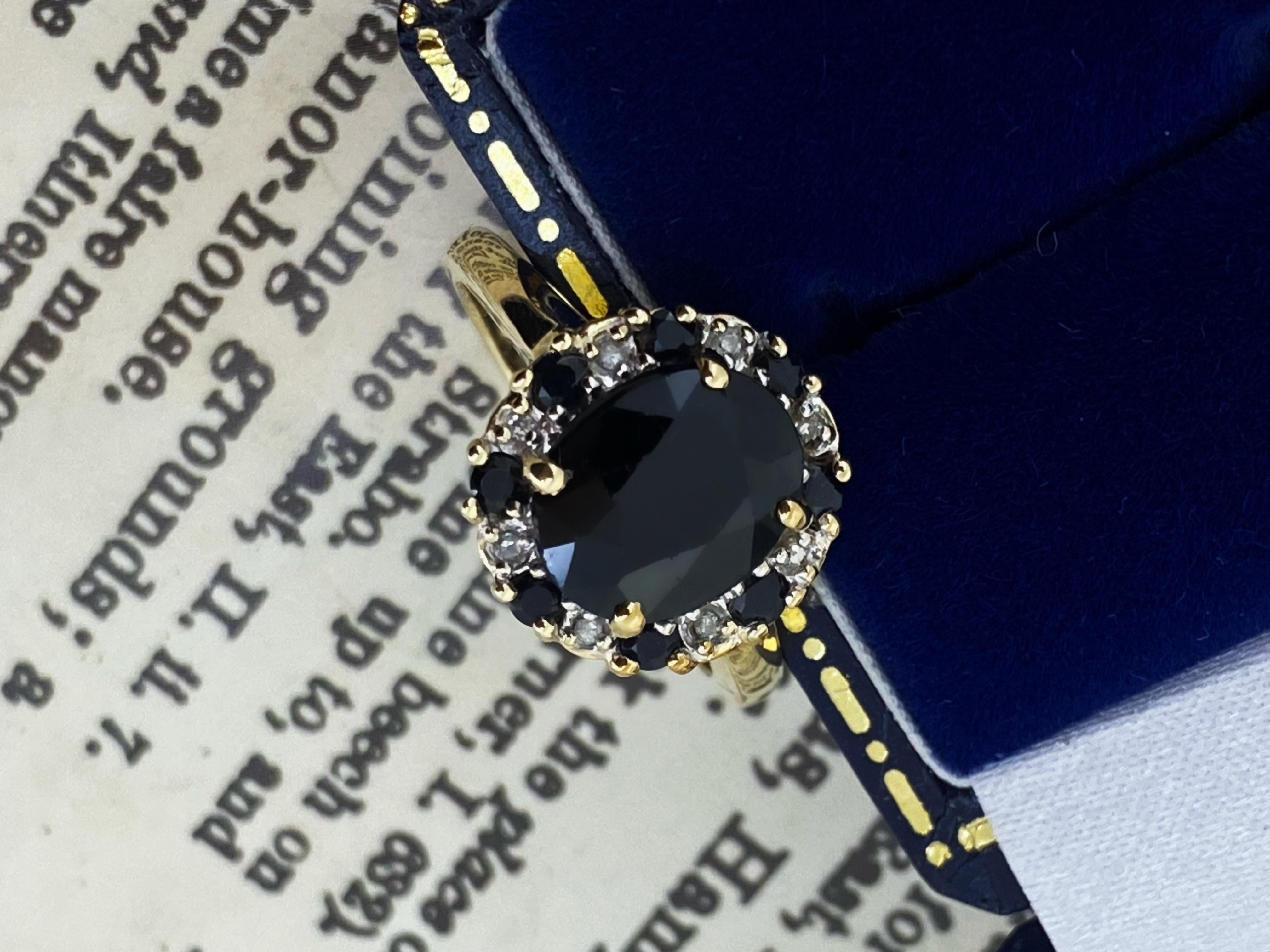 2,50 Karat Saphir & Diamant Cluster-Ring in Blumenform aus 9 Karat Gelbgold, ca. 1970er Jahre 1