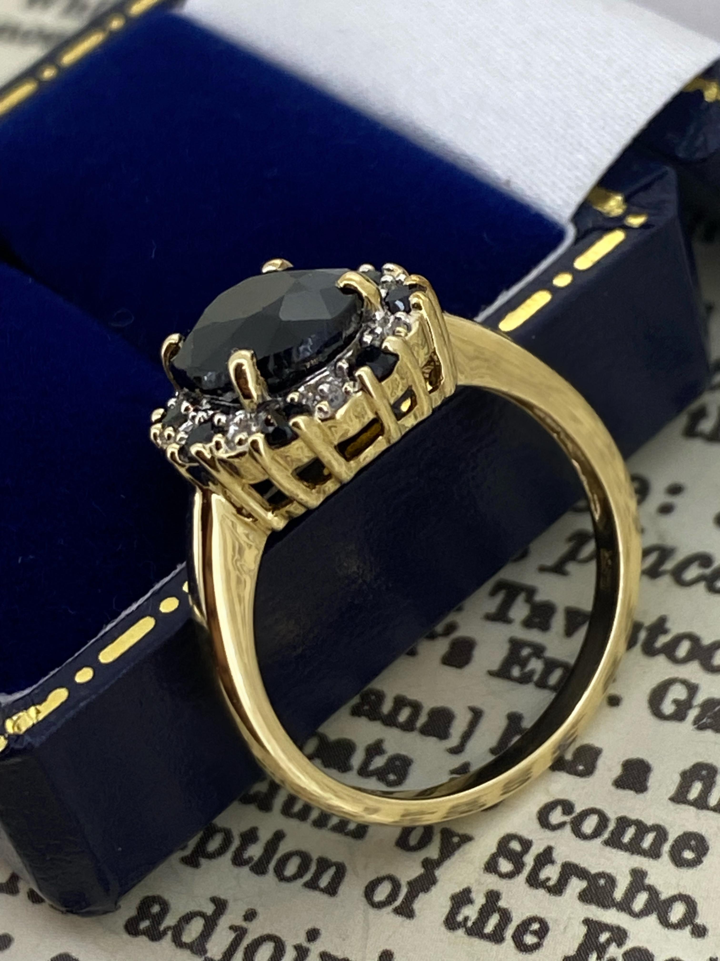 2,50 Karat Saphir & Diamant Cluster-Ring in Blumenform aus 9 Karat Gelbgold, ca. 1970er Jahre 2
