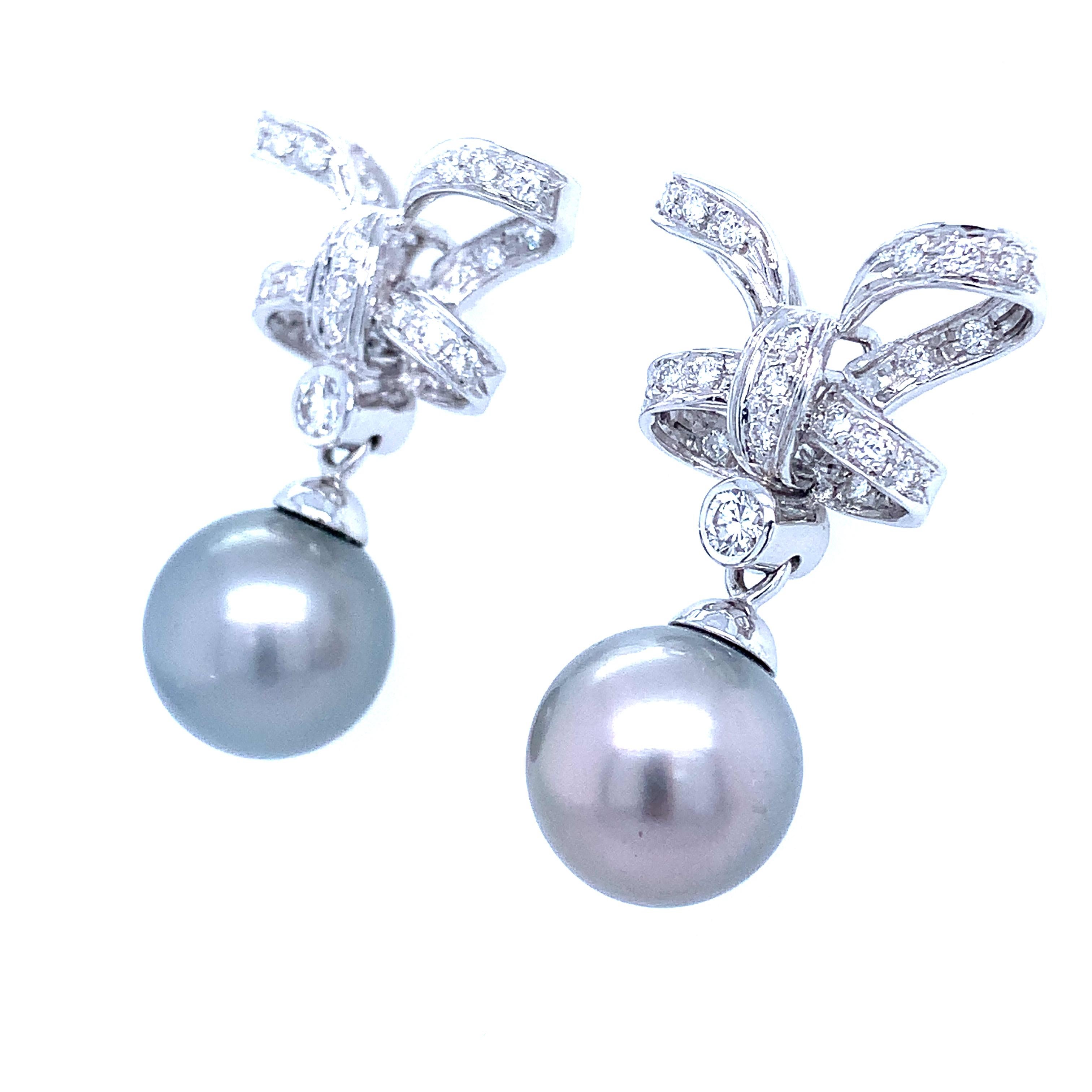 2.50ct Tahitian Grey Pearl and Diamond Drop Earrings 18K White Gold In New Condition For Sale In London, GB