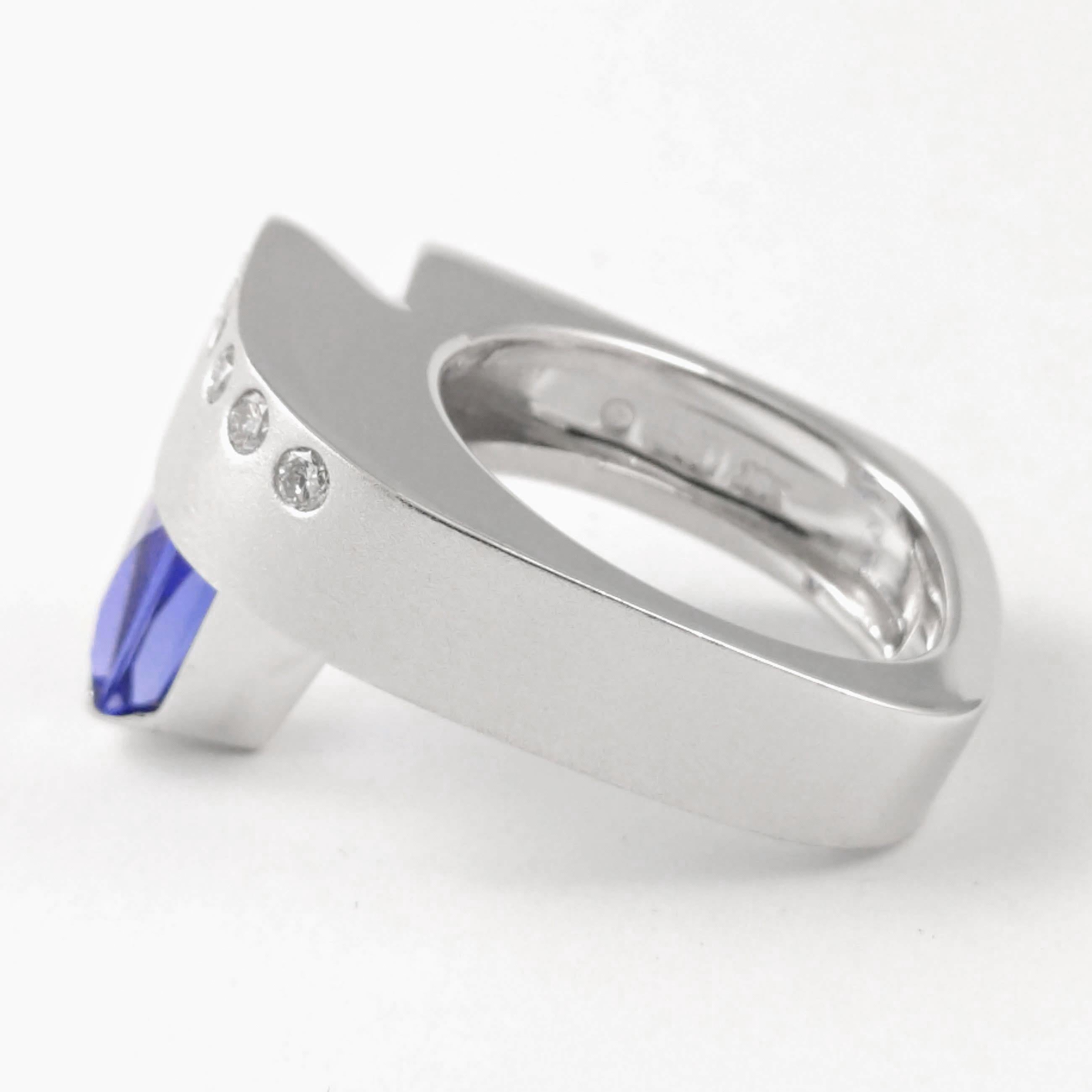 Women's or Men's 2.50Ct Tanzanite and Diamond 18K Ring Contemporary Modern by Cornelis Hollander For Sale