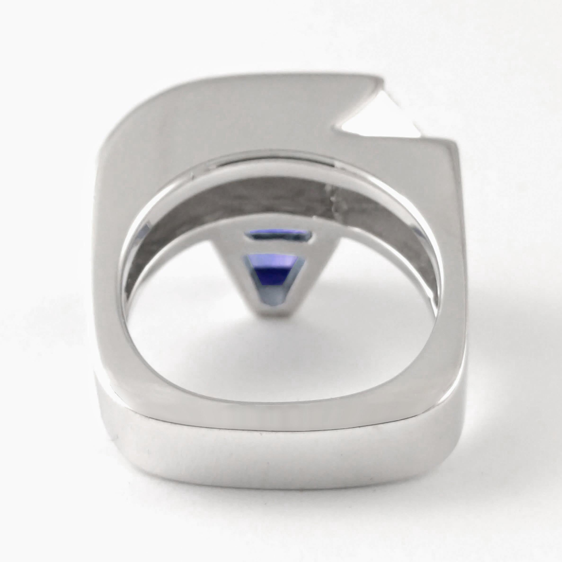 2.50Ct Tanzanite and Diamond 18K Ring Contemporary Modern by Cornelis Hollander For Sale 2