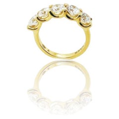 2,50ct Weißer Diamantring in 18ct Gelbgold Eternity Band gefasst