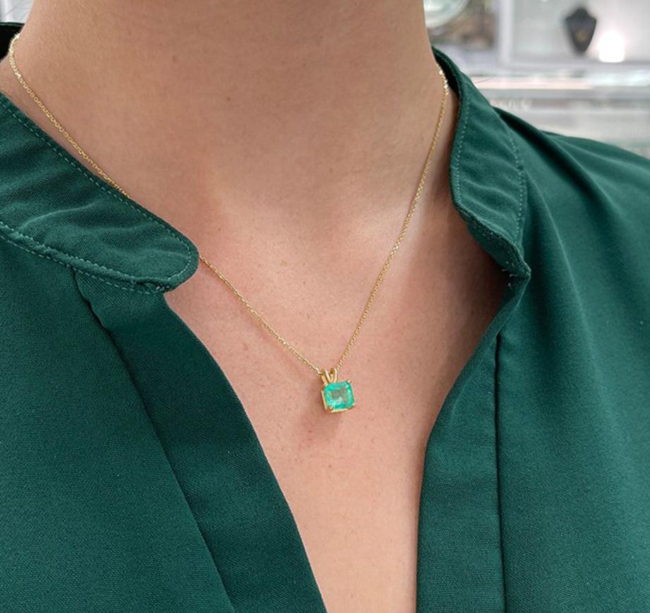 2.50cts 14K Colombian Emerald-Asscher Cut Solitaire Gold 4 Prong Pendentif Pour femmes en vente