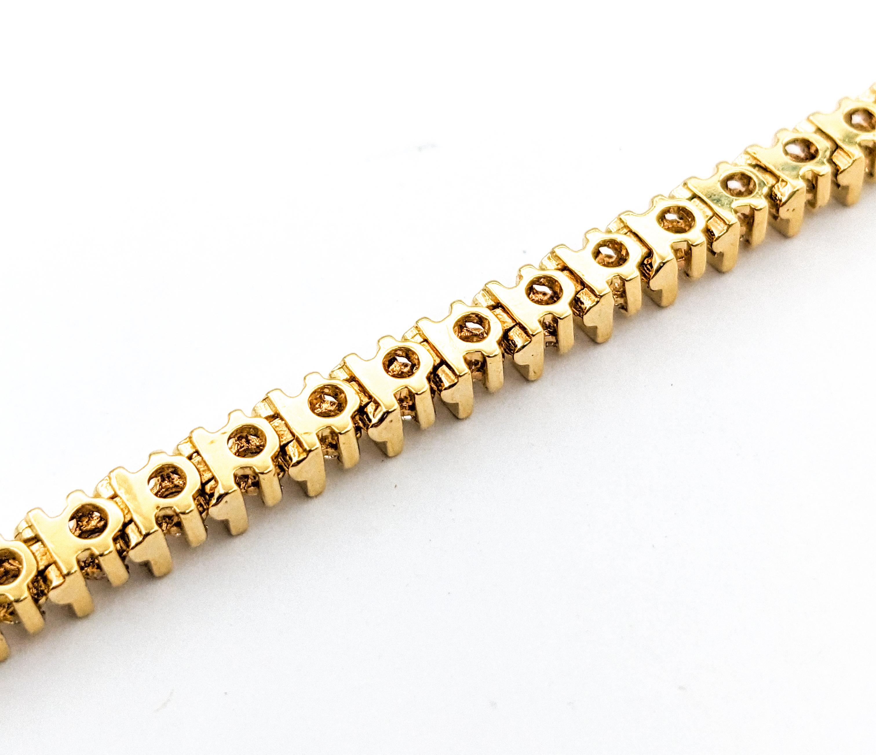 Contemporary 2.50ctw Diamond Tennis Bracelet In Yellow Gold For Sale