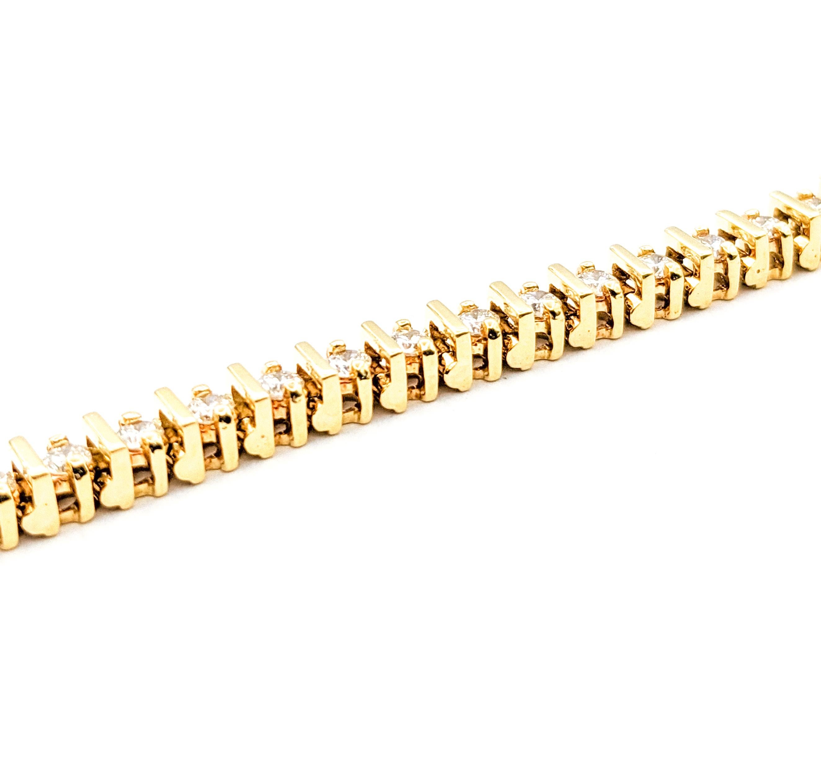Round Cut 2.50ctw Diamond Tennis Bracelet In Yellow Gold For Sale