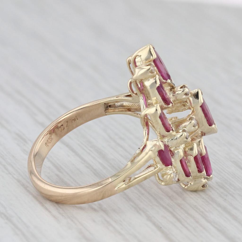 Informations sur les pierres précieuses :
- Rubis naturels -
Total des carats - 2.40ctw
Taille - Brilliante Marquise
Couleur - Rouge
Traitement - Amélioré de routine 

- Diamants naturels -
Total des carats - 0.10ctw
Taille - Brilliante ronde et