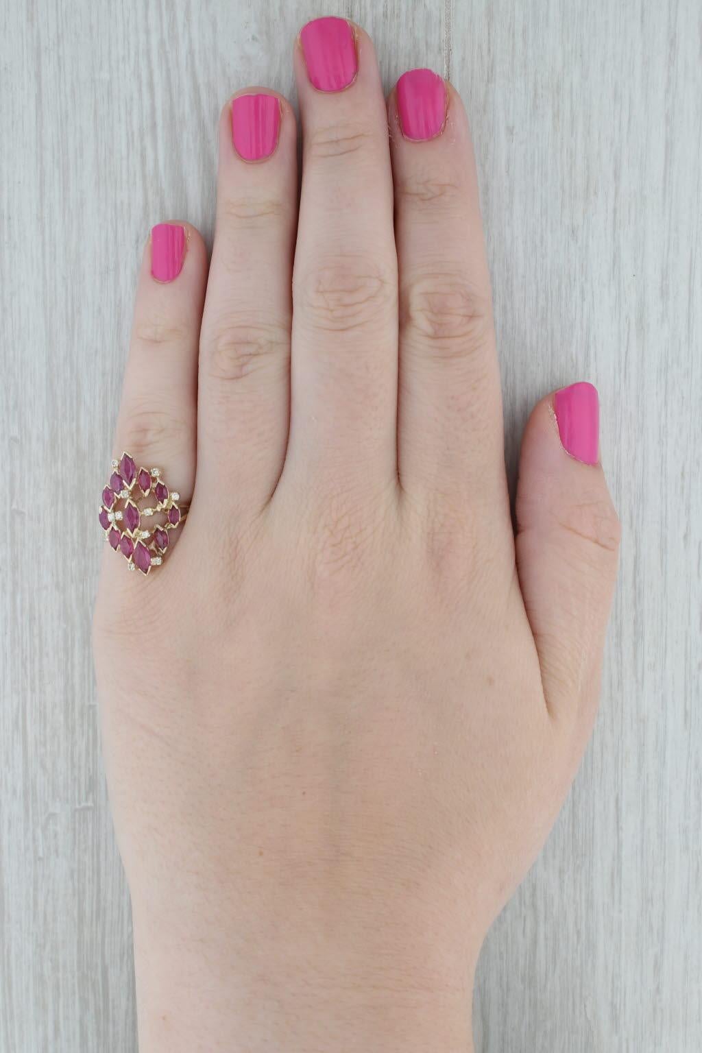Bague cocktail en or jaune 14 carats avec diamants et rubis de 2,50 carats, taille 6,25 en vente 3