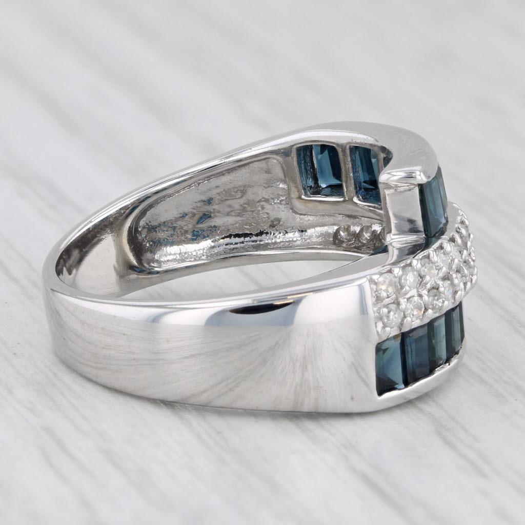 Informations sur les pierres précieuses :
- Diamants naturels-
Total des carats - 0.25ctw
Coupe - Unique
Couleur - I+I
Clarté - I1-I2

- Saphirs naturels -
Total des carats - 2.25ctw
Coupe - Baguette
Couleur - Bleu
Traitement - Chauffage

Métal : Or