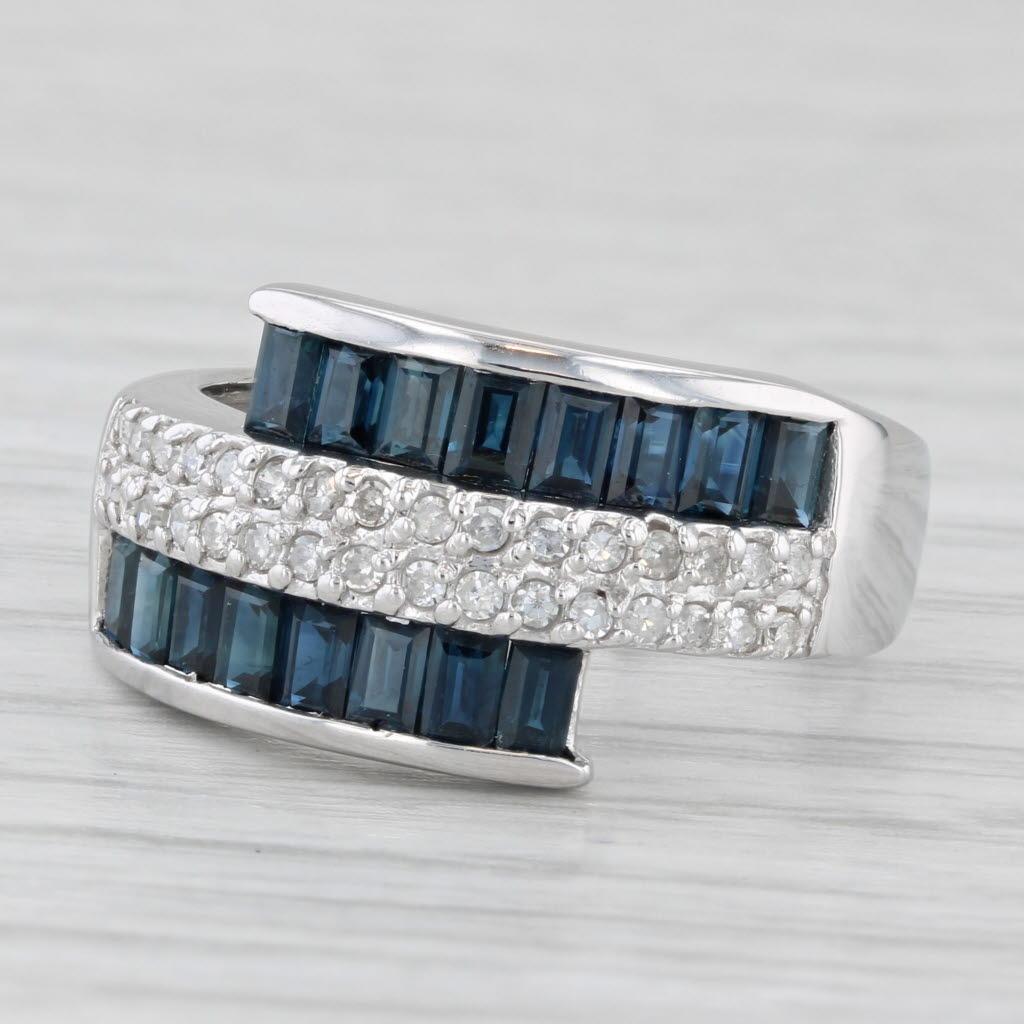 Bague bypass en or blanc 14 carats avec saphirs et diamants de 2,50 ctw, taille 7 Unisexe en vente