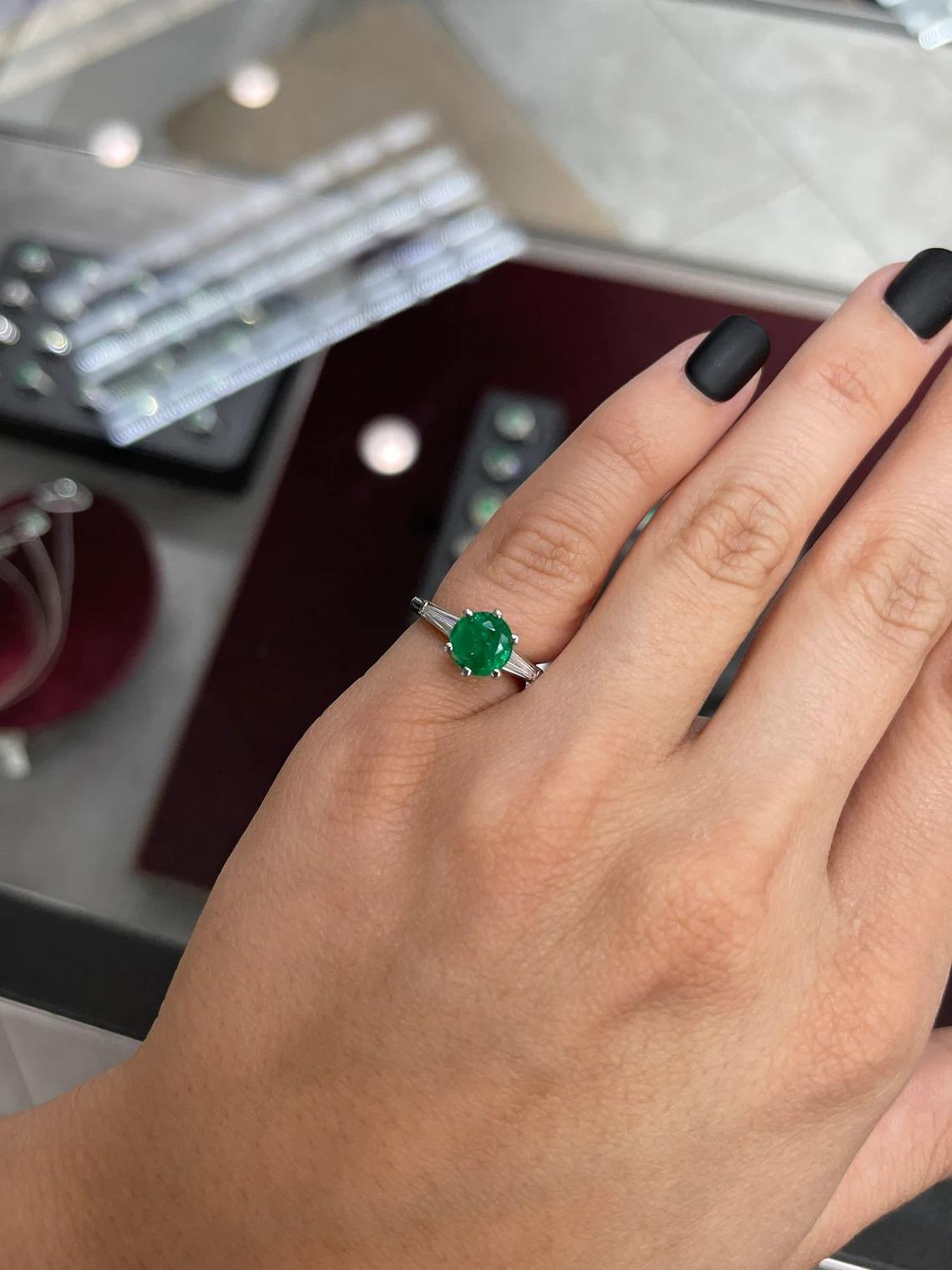 Modern 2.50tcw PLAT AAA+ Natural Emerald-Round Cut & Tapered Baguette Diamond Ring For Sale