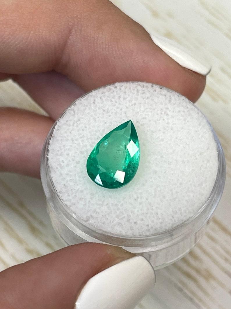 Taglio a goccia Smeraldo colombiano verde da 2,51 carati 12,5x8 - gemma di maggio con taglio a pera in vendita