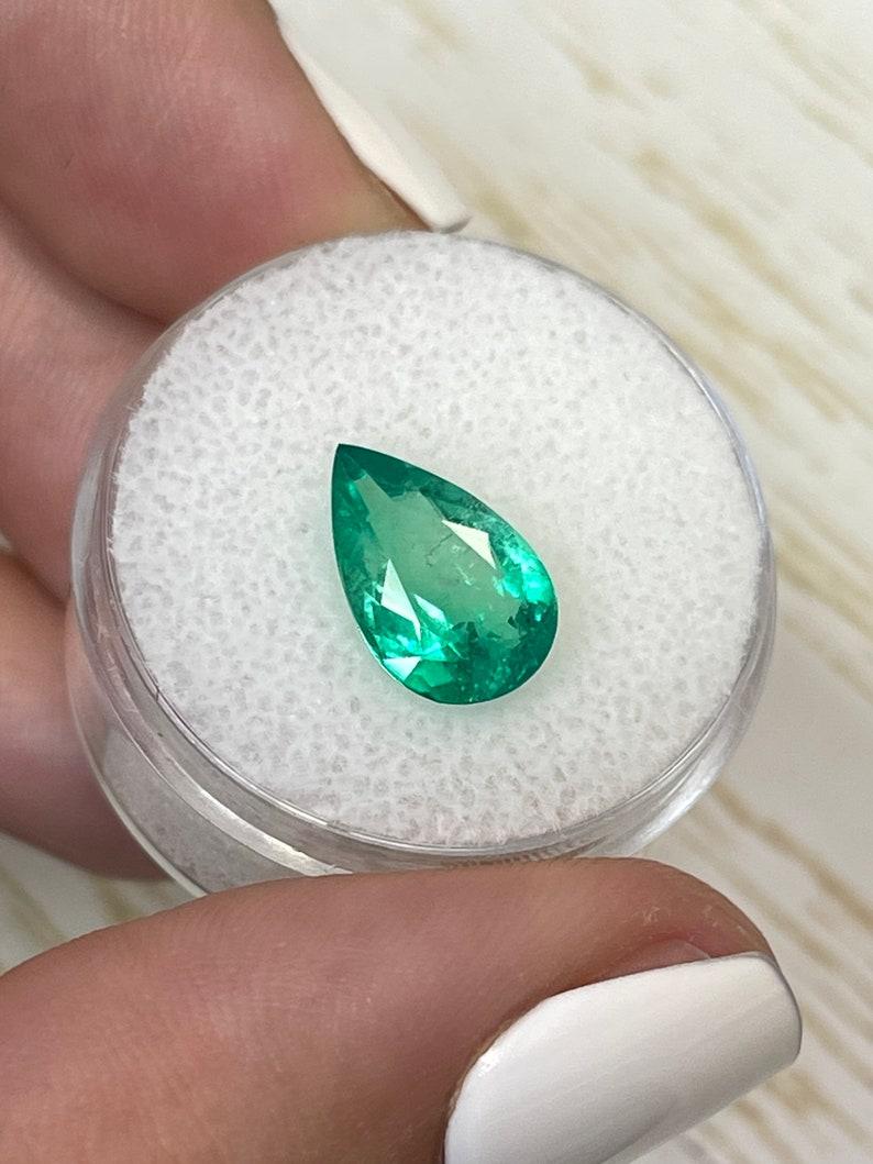 Smeraldo colombiano verde da 2,51 carati 12,5x8 - gemma di maggio con taglio a pera In condizioni Nuovo in vendita a Jupiter, FL